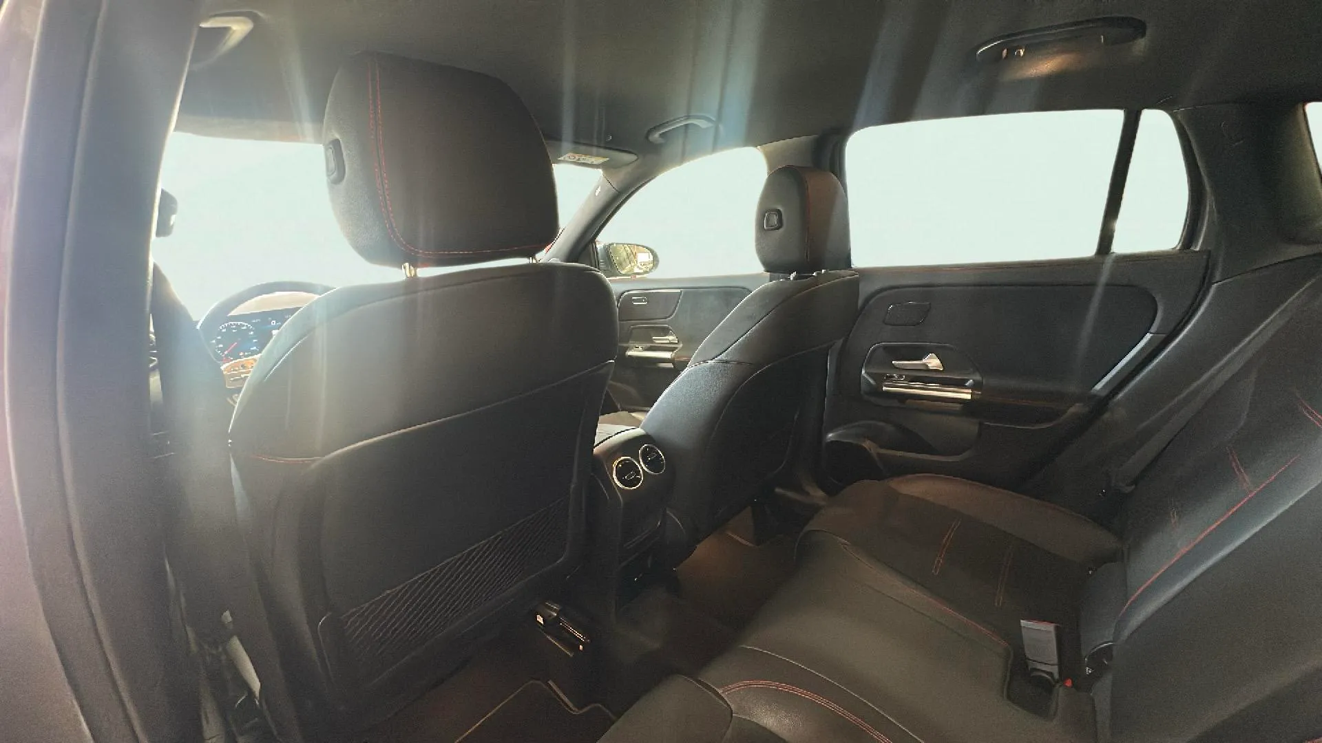 Mercedes-Benz GLA 200 D - foto 19
