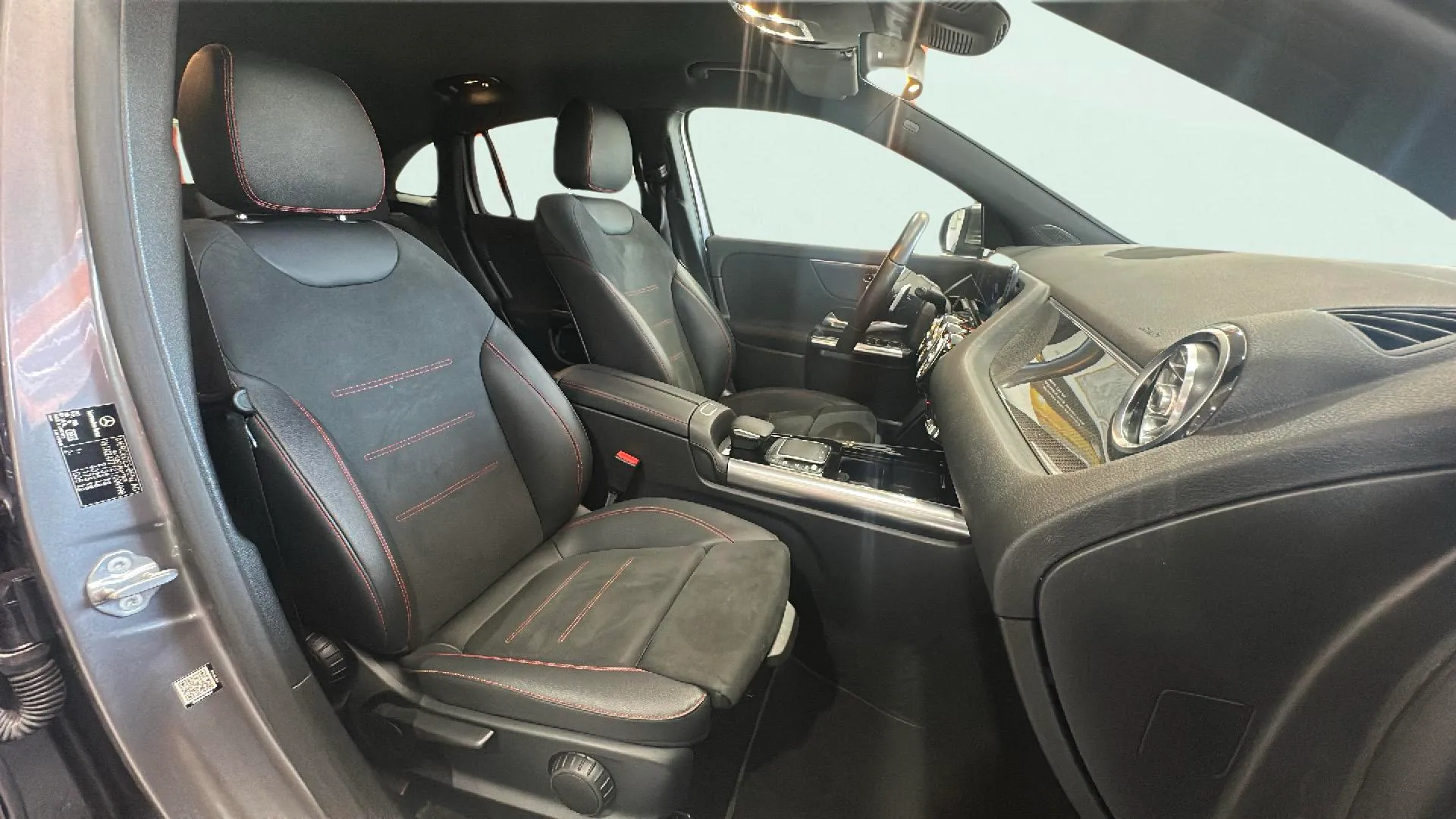 Mercedes-Benz GLA 200 D - foto 12