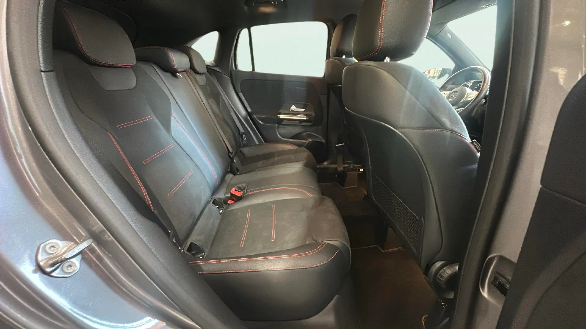 Mercedes-Benz GLA 200 D - foto 13