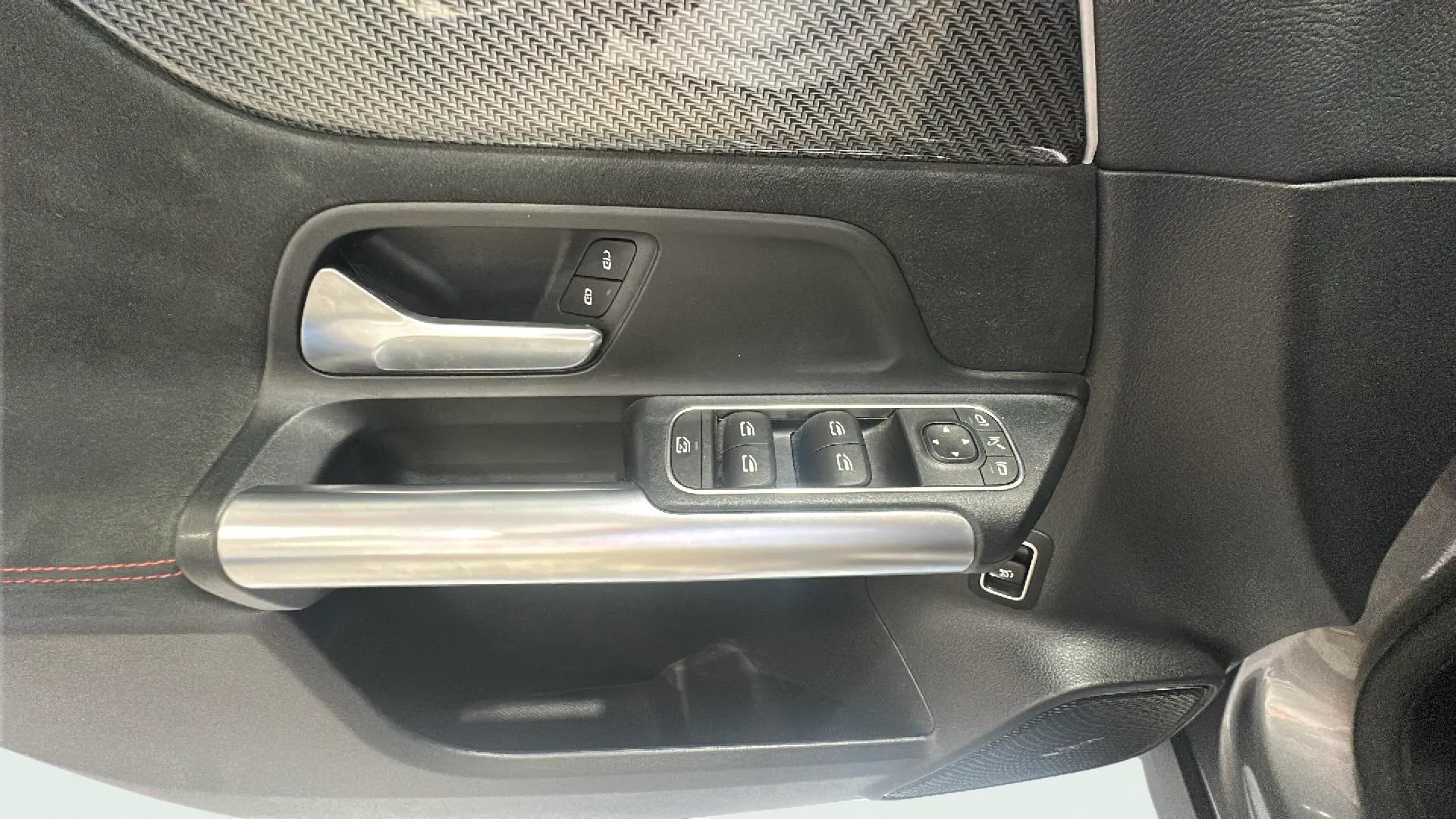 Mercedes-Benz GLA 200 D - foto 23