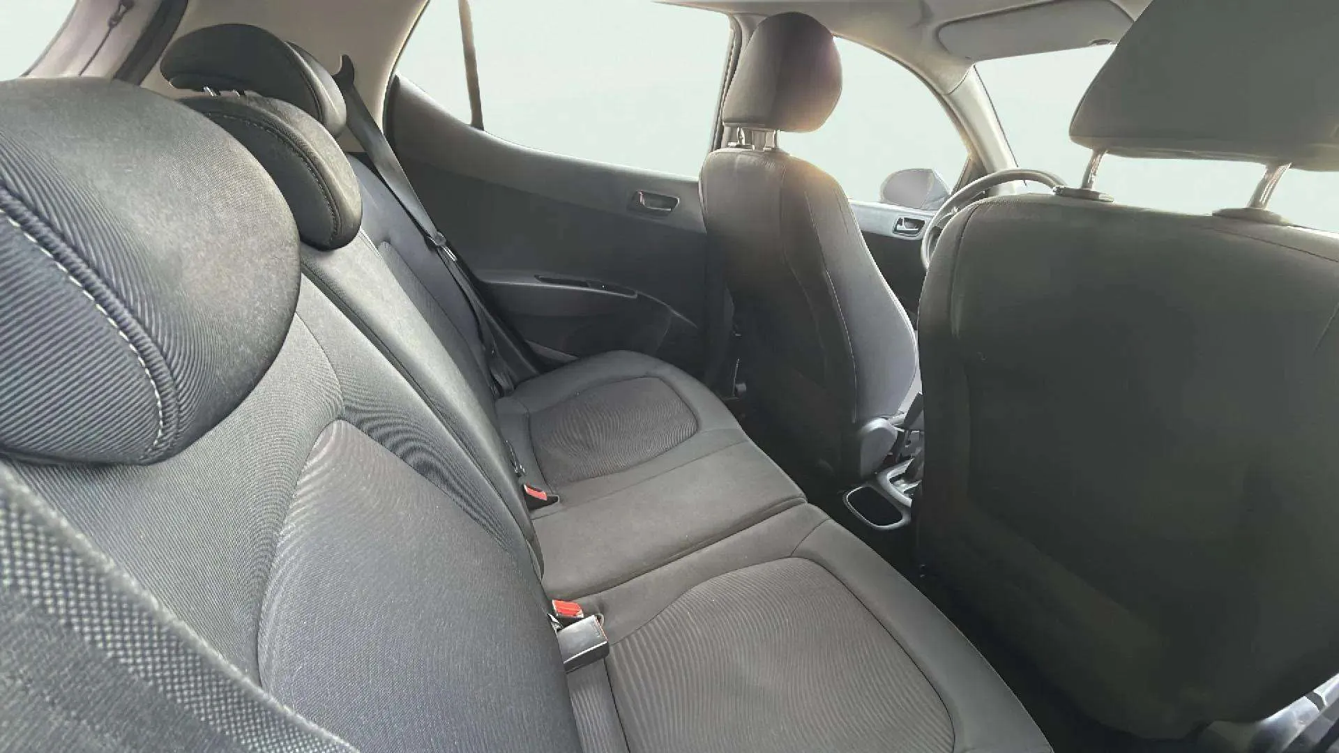 Hyundai i10 1.0 Klass - foto 12