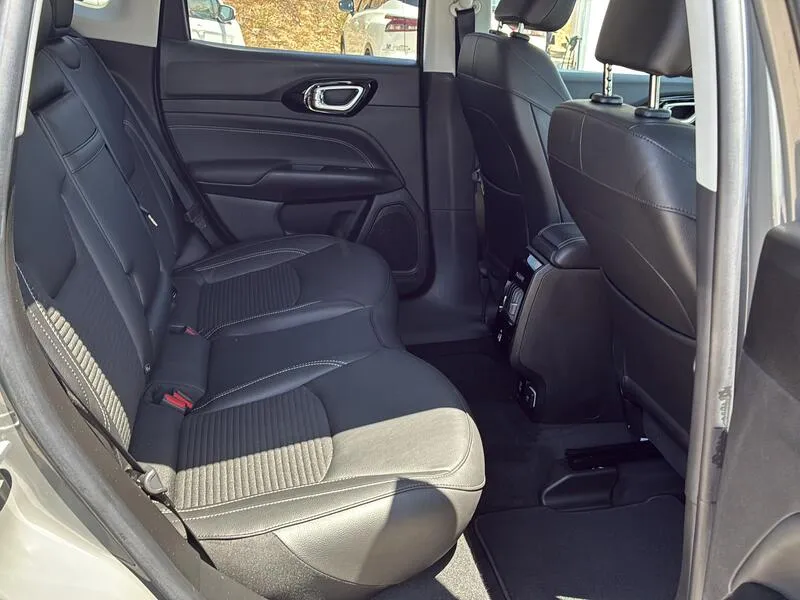 Jeep Compass 1.3 PHEV Limited AWD - foto 27