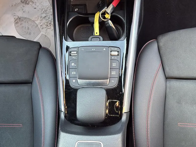 Mercedes-Benz GLA Clase 200 d AMG Line AT8 - foto 17