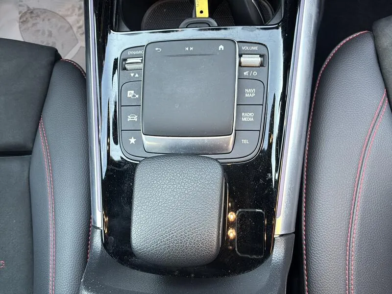 Mercedes-Benz GLA Clase 200 d AMG Line AT8 - foto 18