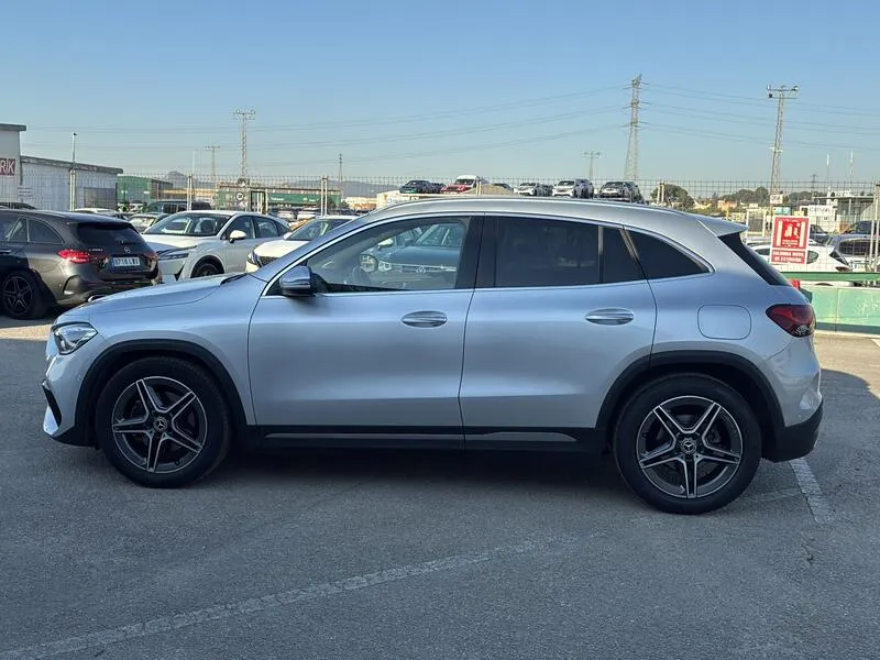 Mercedes-Benz GLA Clase 200 d AMG Line AT8 - foto 3
