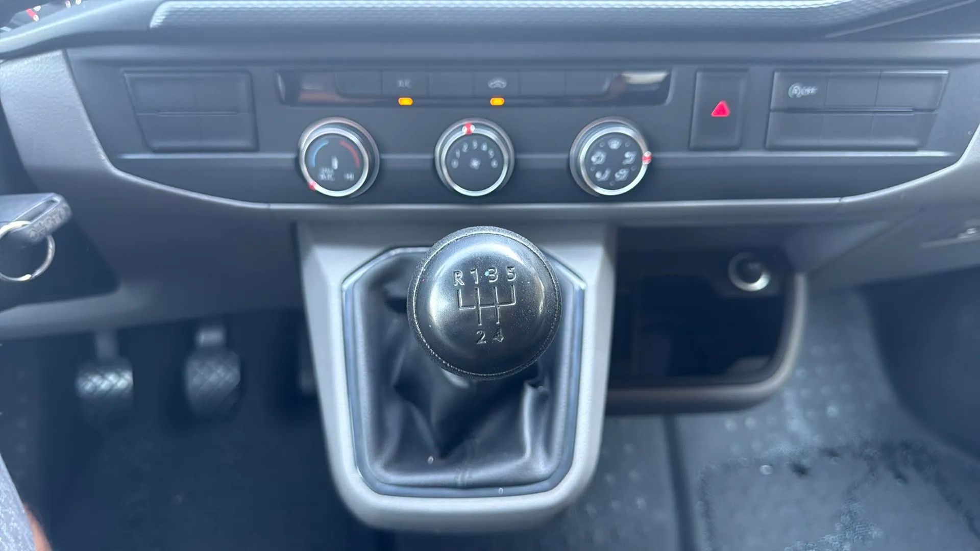 Volkswagen Transporter Furgón Corto TN 2.0 TDI - foto 14