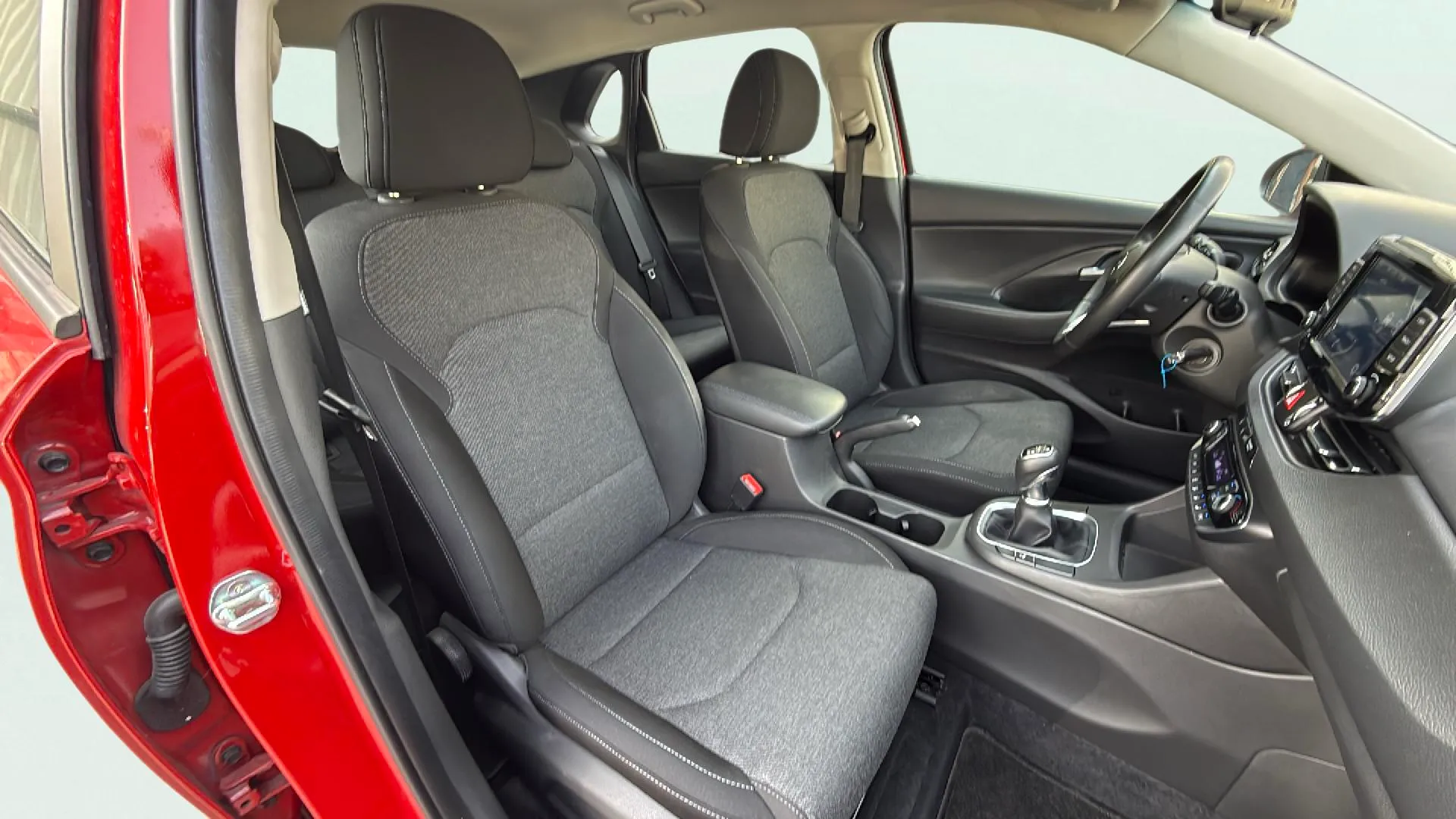 Hyundai i30 1.5 DPI Essence - foto 12