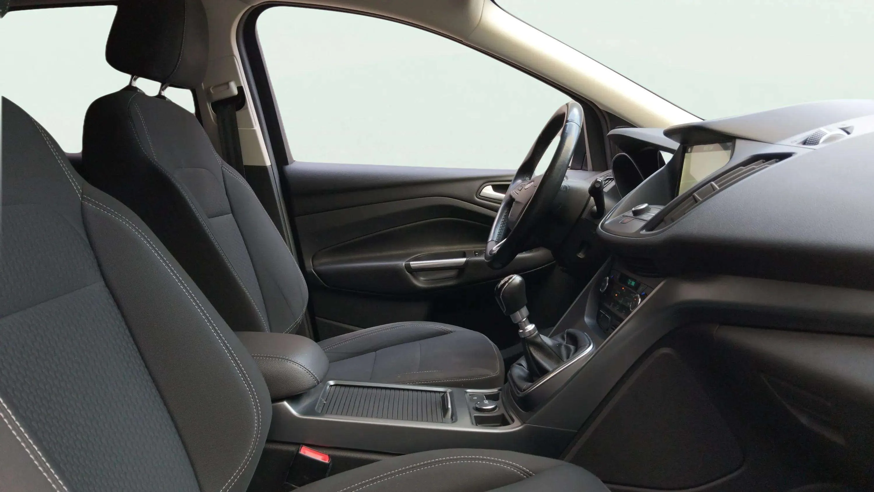 Ford Kuga 1.5 TDCi 120 4x2 A-S-S Trend - foto 9