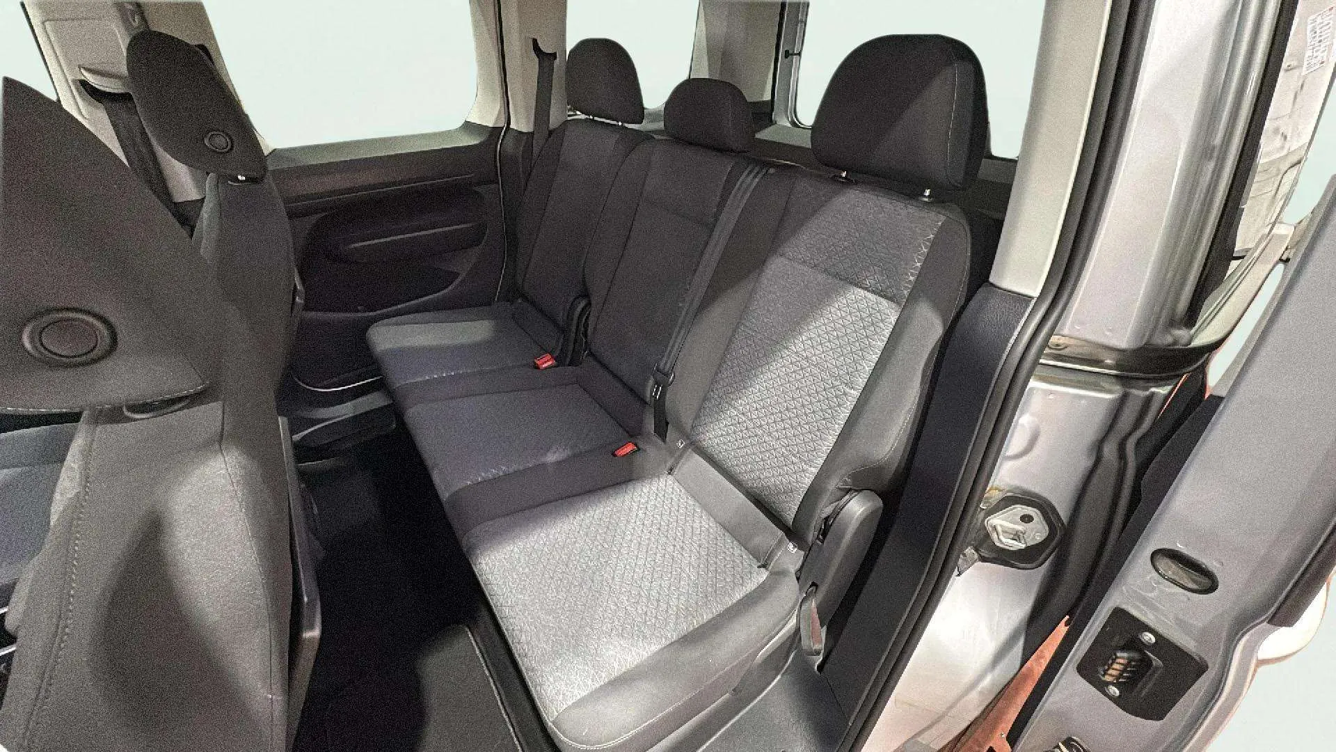 Ford Tourneo Connect 1.5 EcoBoost Titanium - foto 12