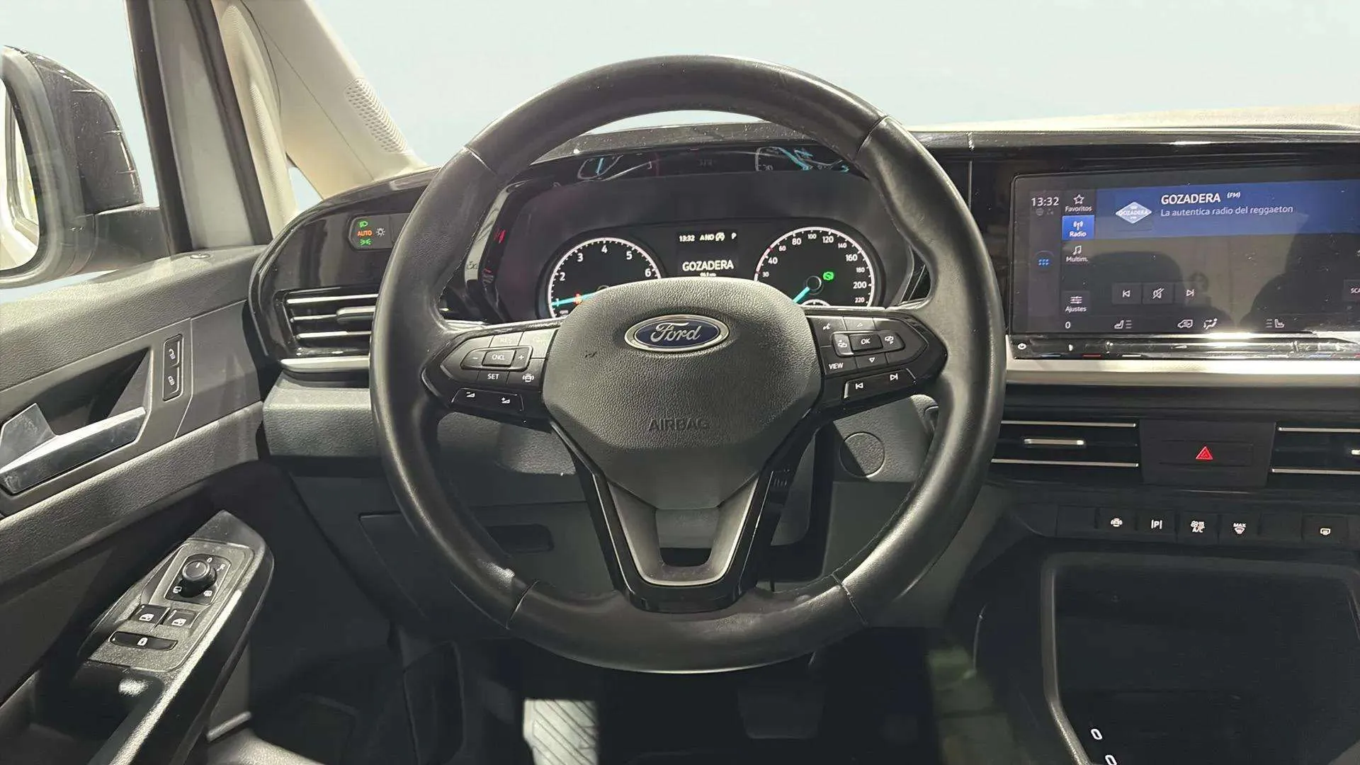 Ford Tourneo Connect 1.5 EcoBoost Titanium - foto 9