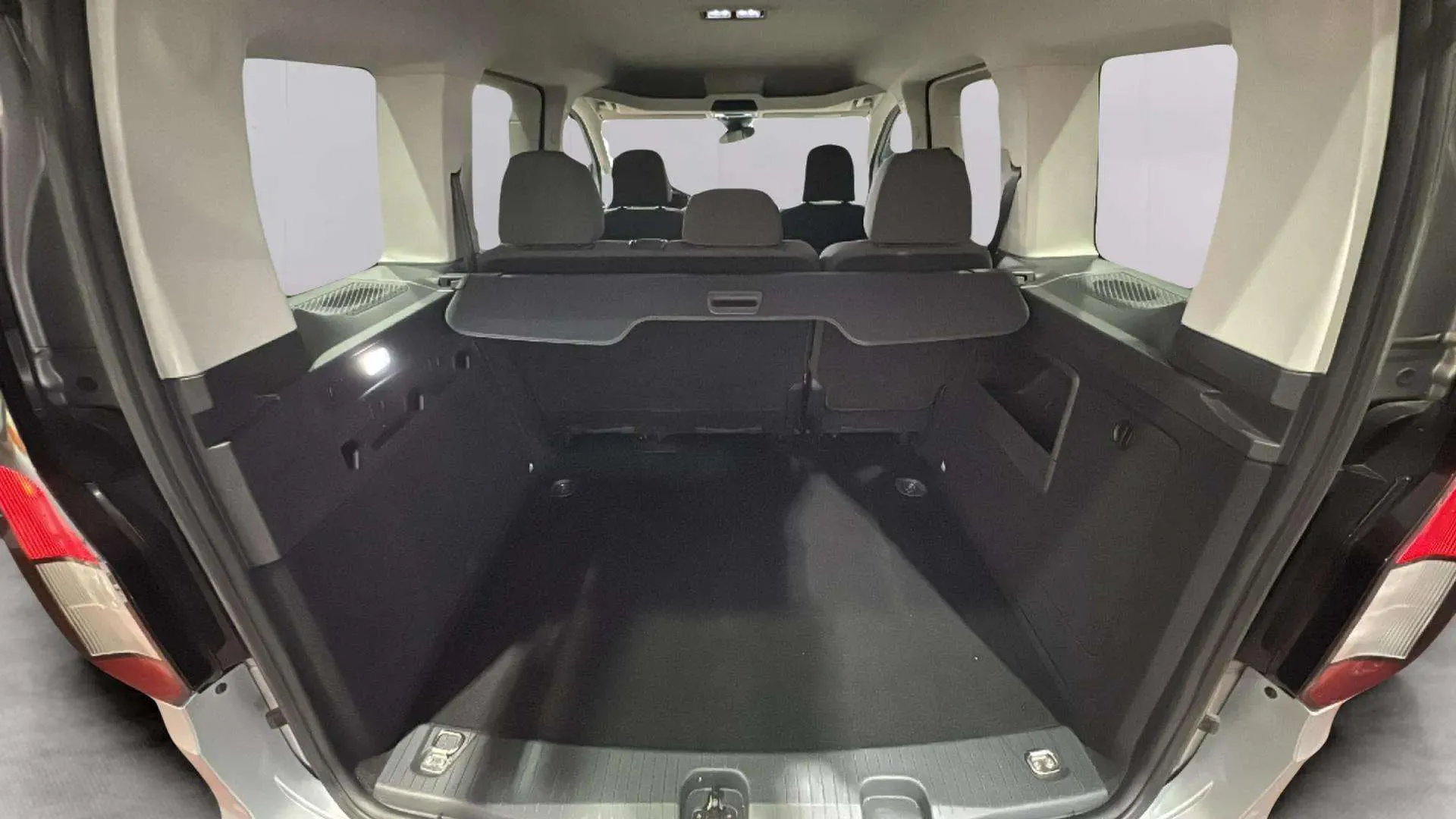 Ford Tourneo Connect 1.5 EcoBoost Titanium - foto 6