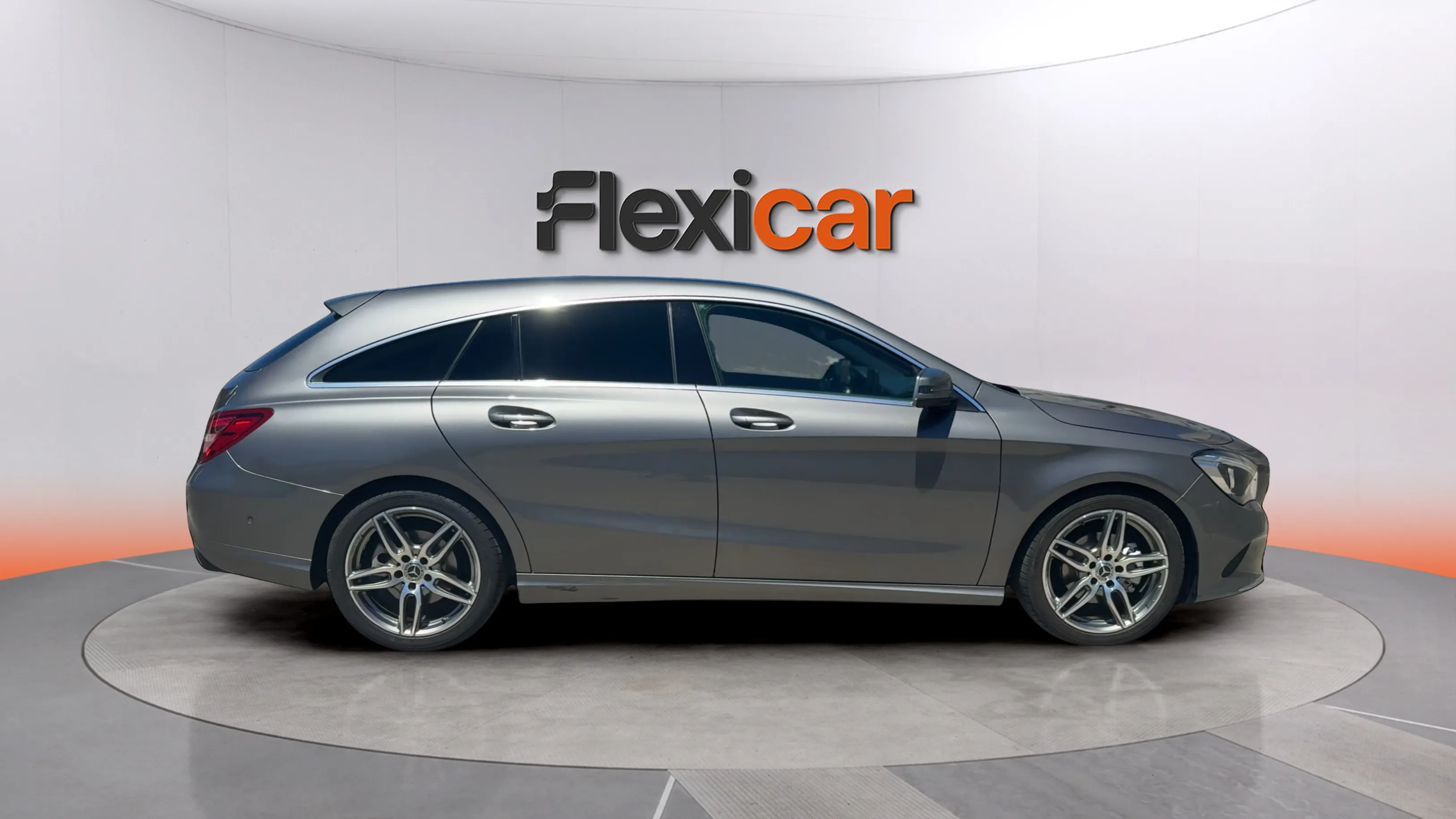 Mercedes-Benz CLA 180 Shooting Brake - foto 8