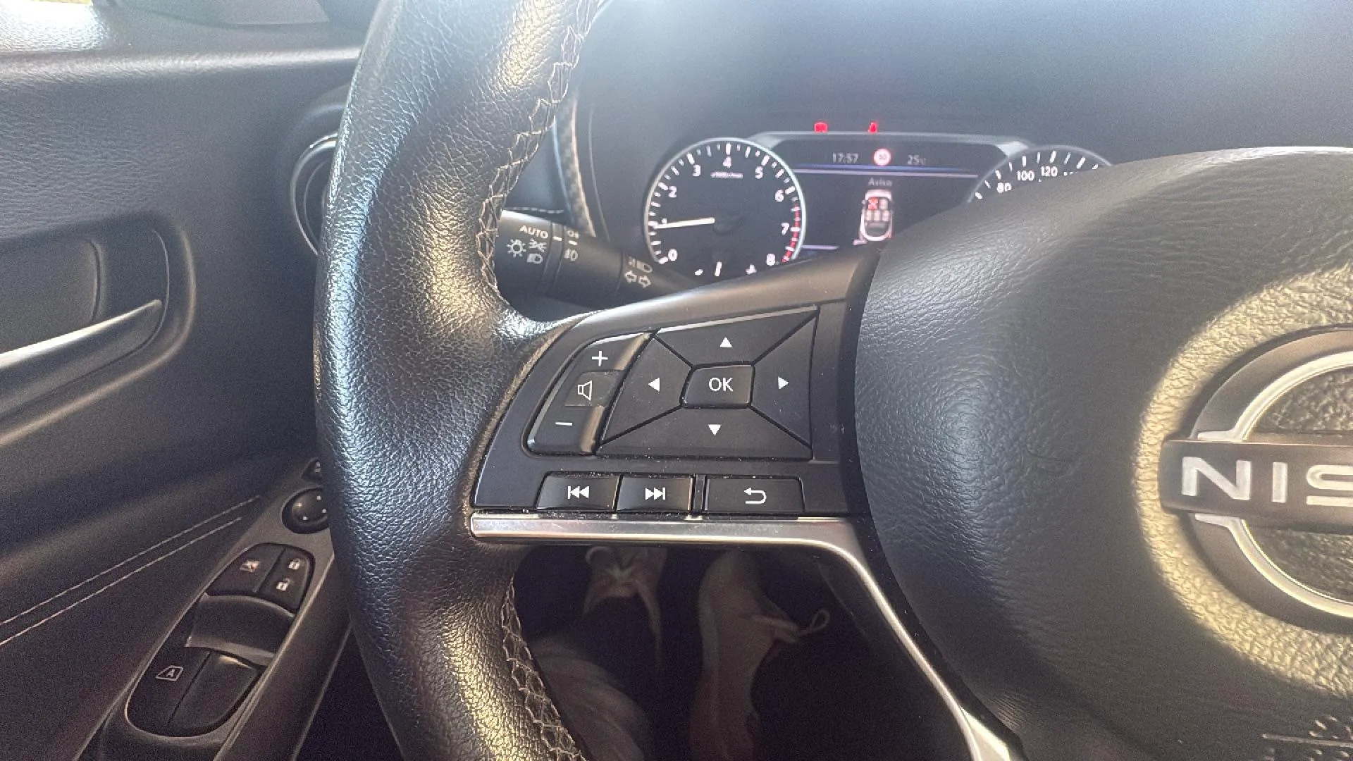 Nissan Juke DIG-T 6M/T Acenta - foto 13