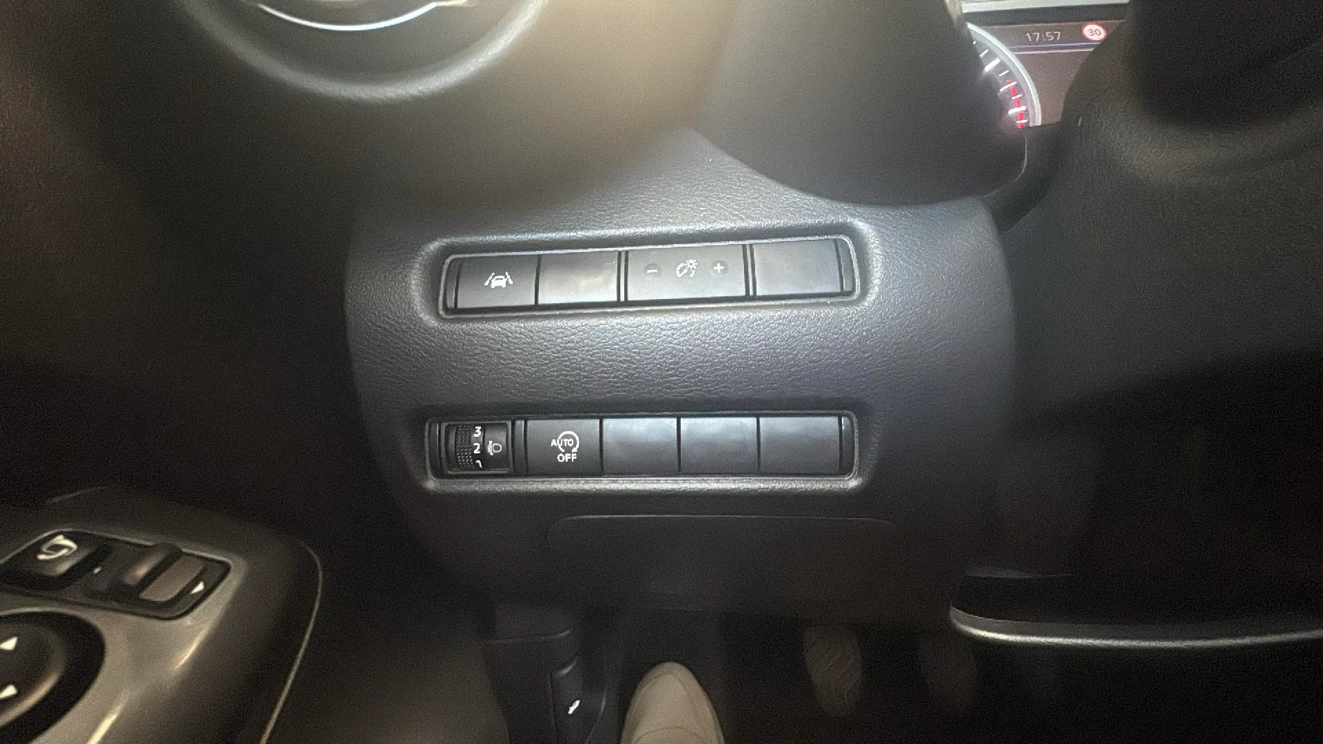 Nissan Juke DIG-T 6M/T Acenta - foto 16