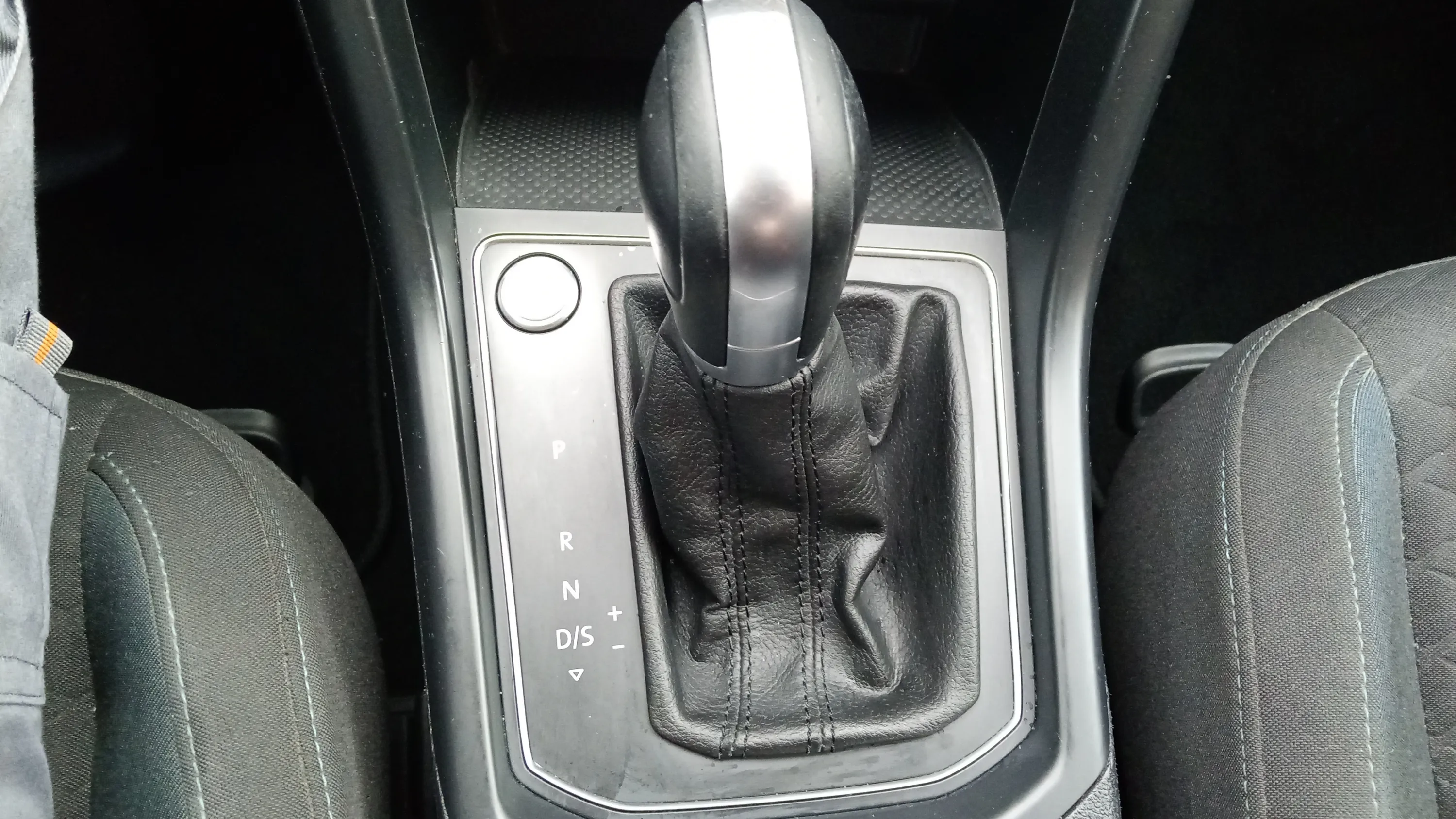 Volkswagen Touran Advance 2.0 TDI DSG - foto 18
