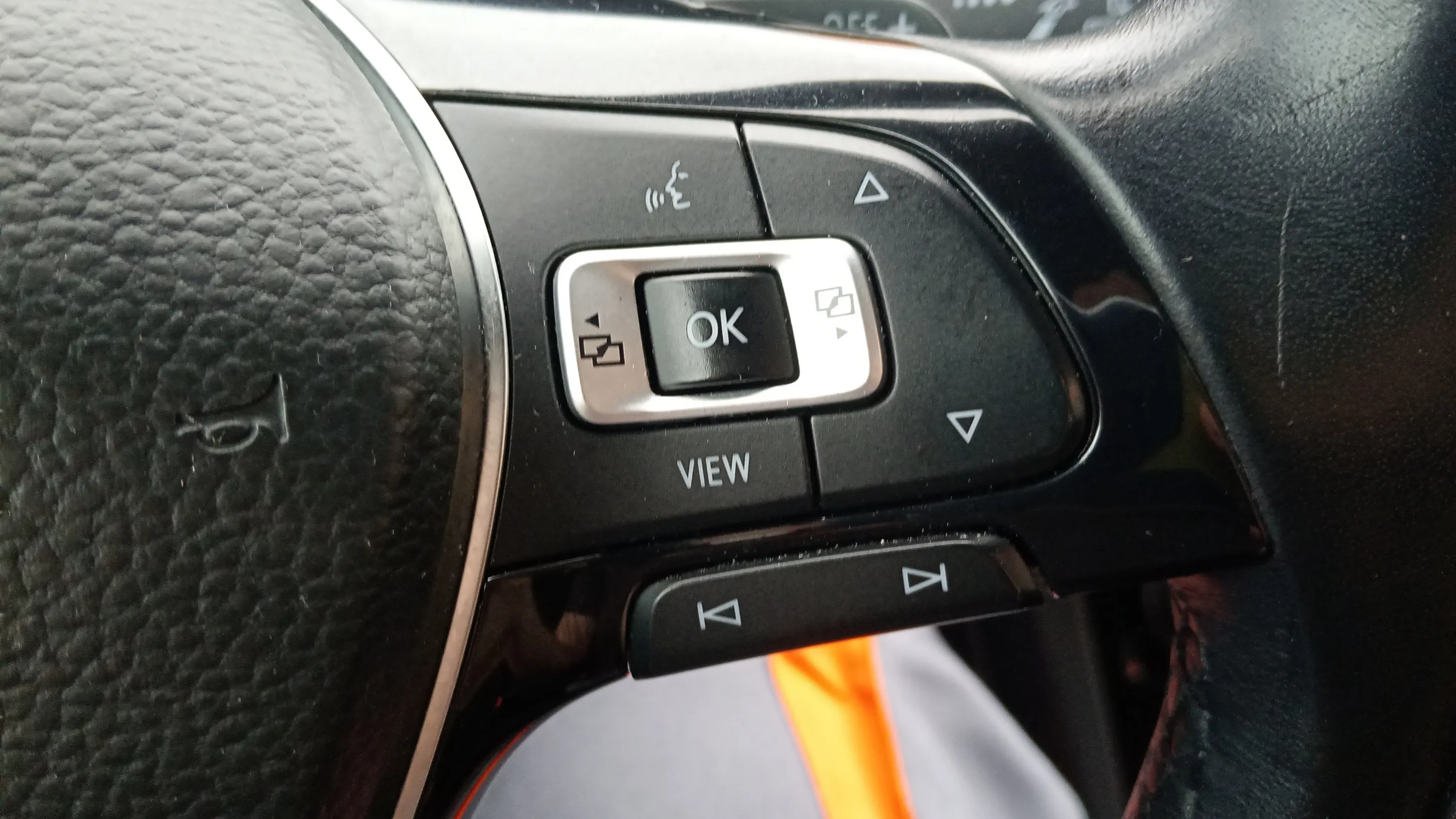 Volkswagen Touran Advance 2.0 TDI DSG - foto 19