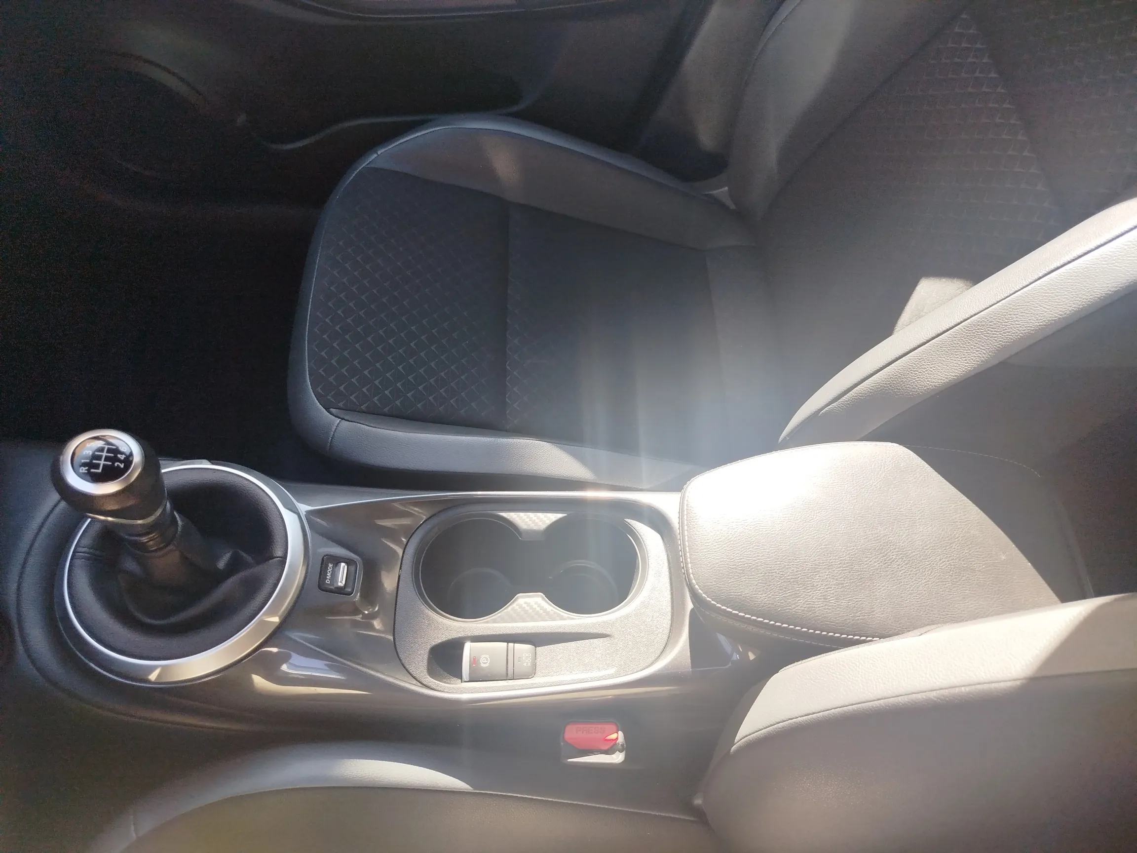 Nissan Juke DIG-T 6M/T Acenta - foto 18