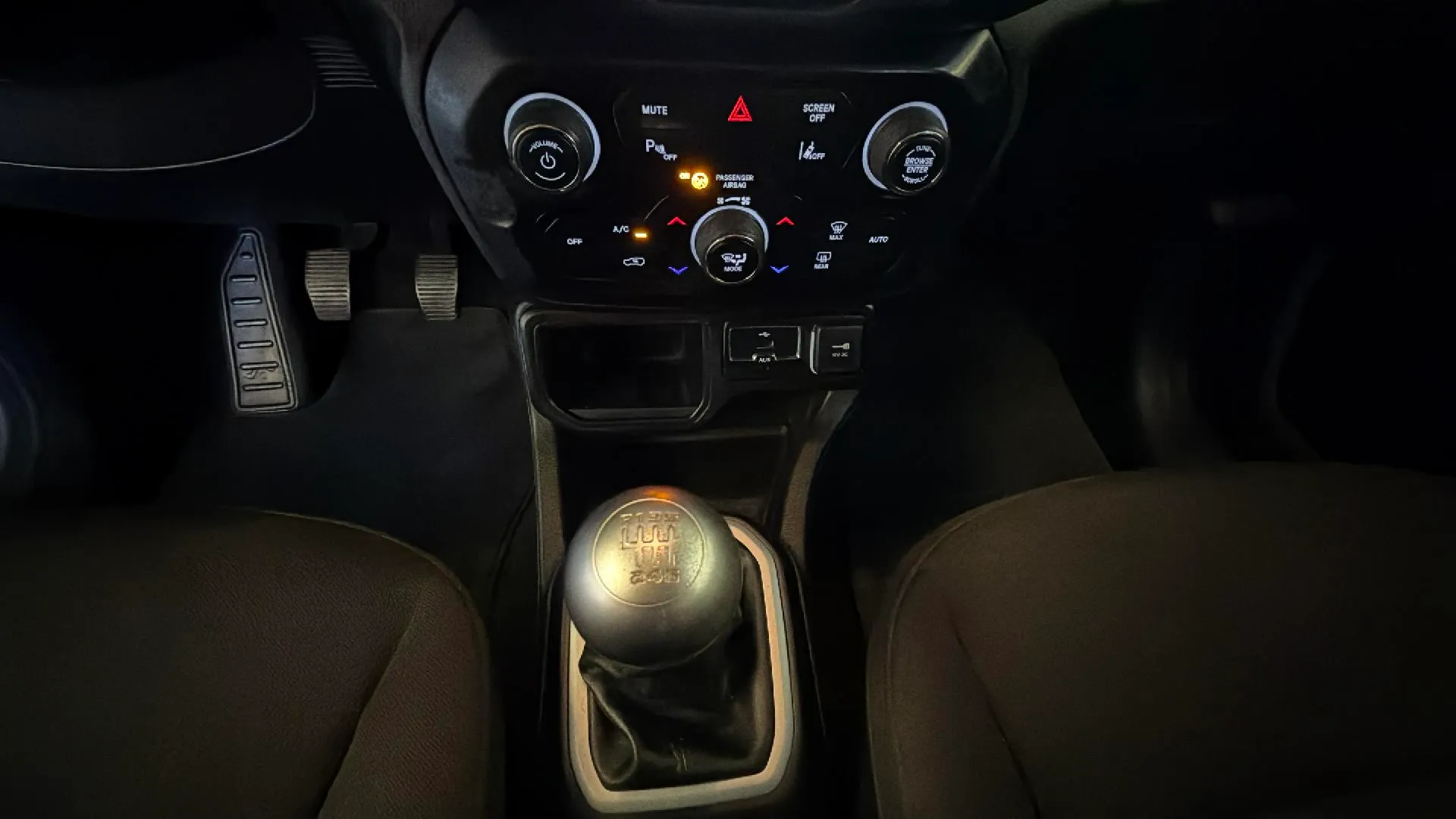 Jeep Renegade 1.0G Night Eagle 4x2 - foto 12