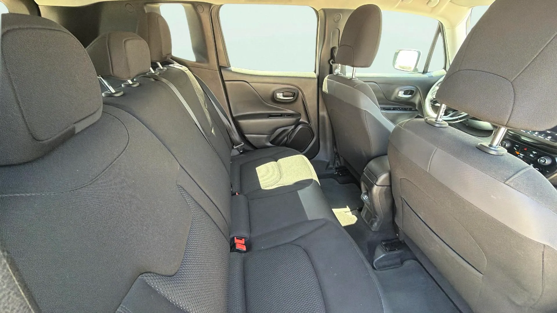 Jeep Renegade 1.0G Night Eagle 4x2 - foto 17