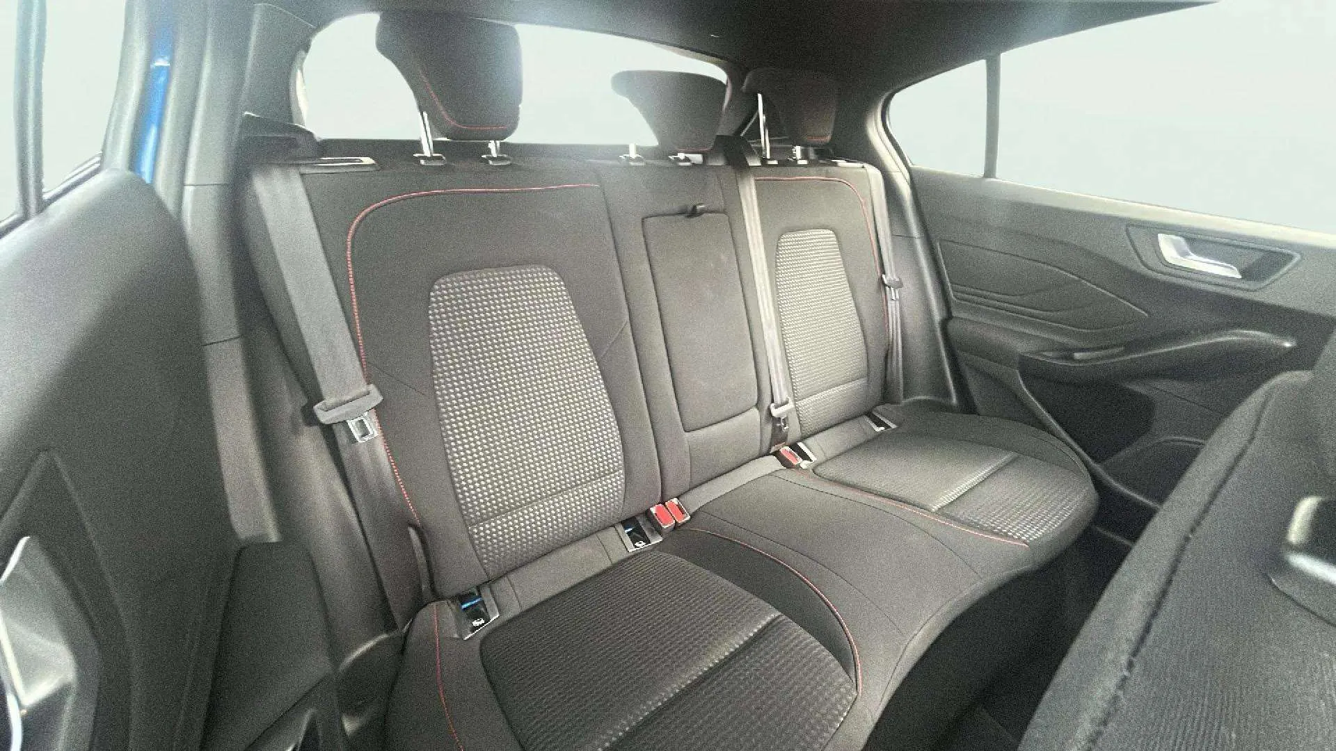 Ford Focus 1.0 EcoBoost MHEV ST-Line Design SIP - foto 17