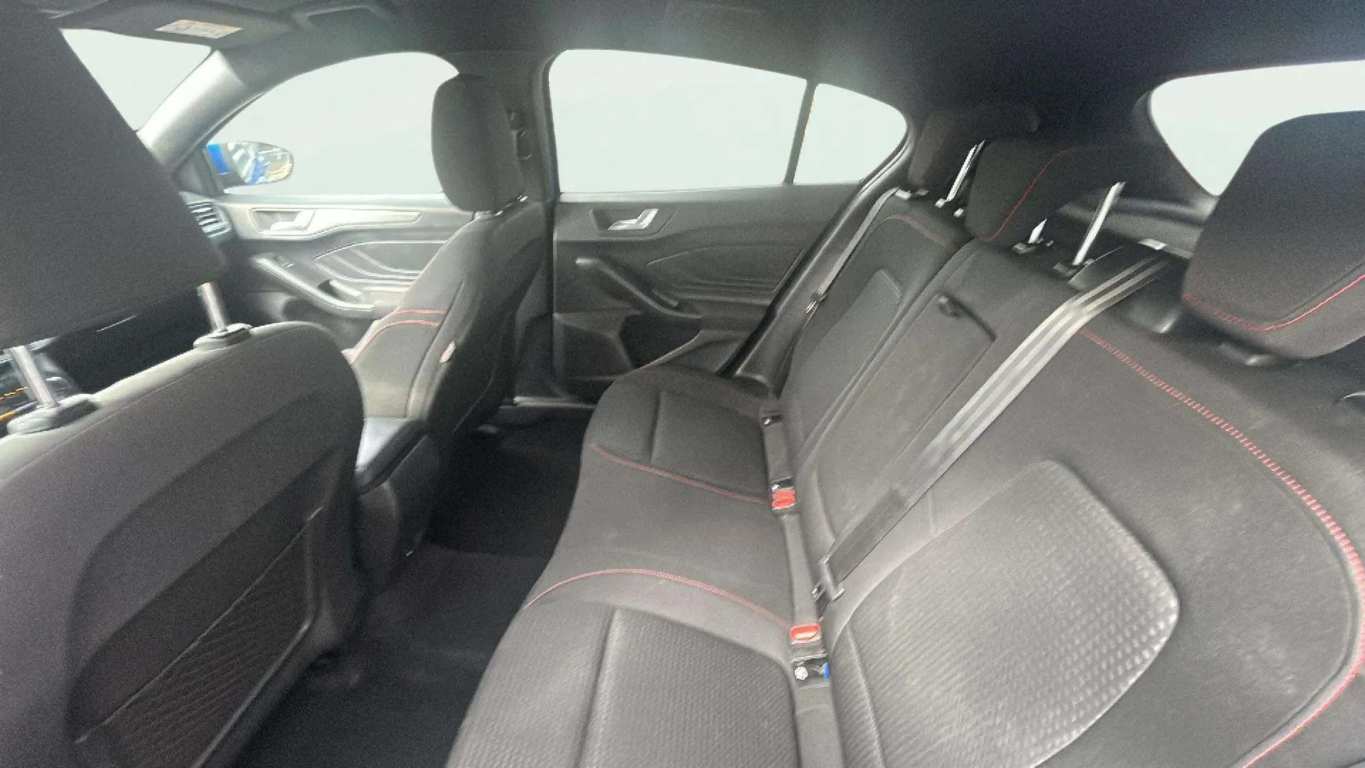 Ford Focus 1.0 EcoBoost MHEV ST-Line Design SIP - foto 18