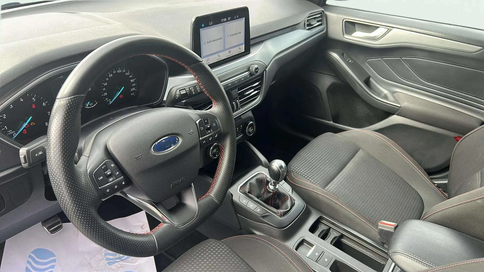 Ford Focus 1.0 EcoBoost MHEV ST-Line Design SIP - foto 22