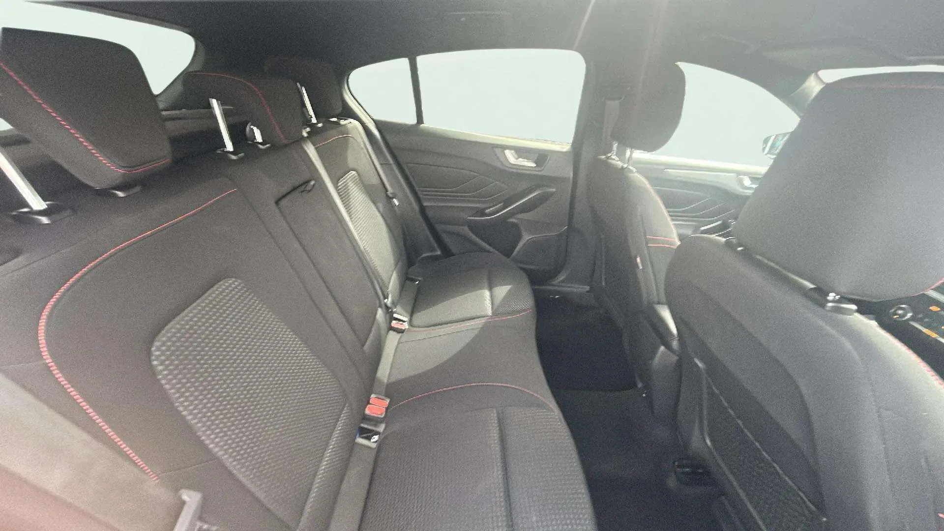 Ford Focus 1.0 EcoBoost MHEV ST-Line Design SIP - foto 9