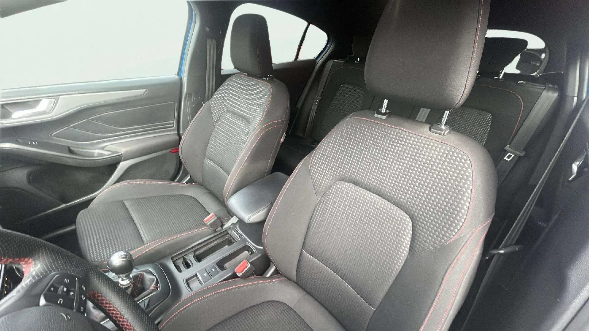 Ford Focus 1.0 EcoBoost MHEV ST-Line Design SIP - foto 21