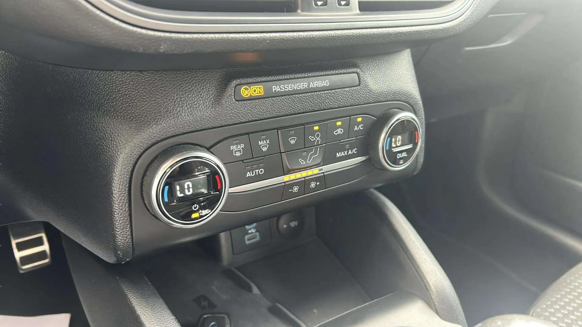 Ford Focus 1.0 EcoBoost MHEV ST-Line Design SIP - foto 24