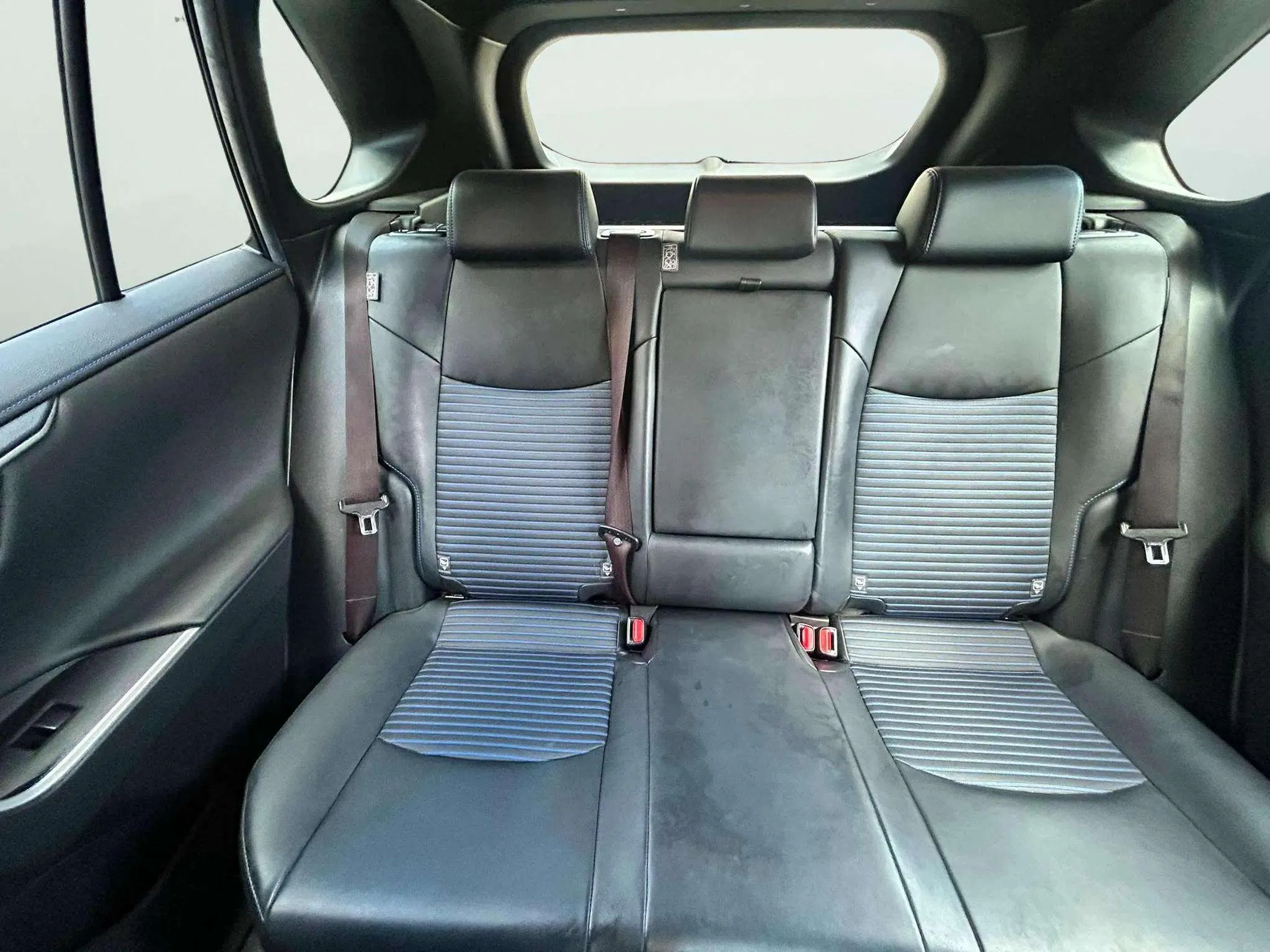 Toyota RAV4 2.5l 220H Feel! - foto 24
