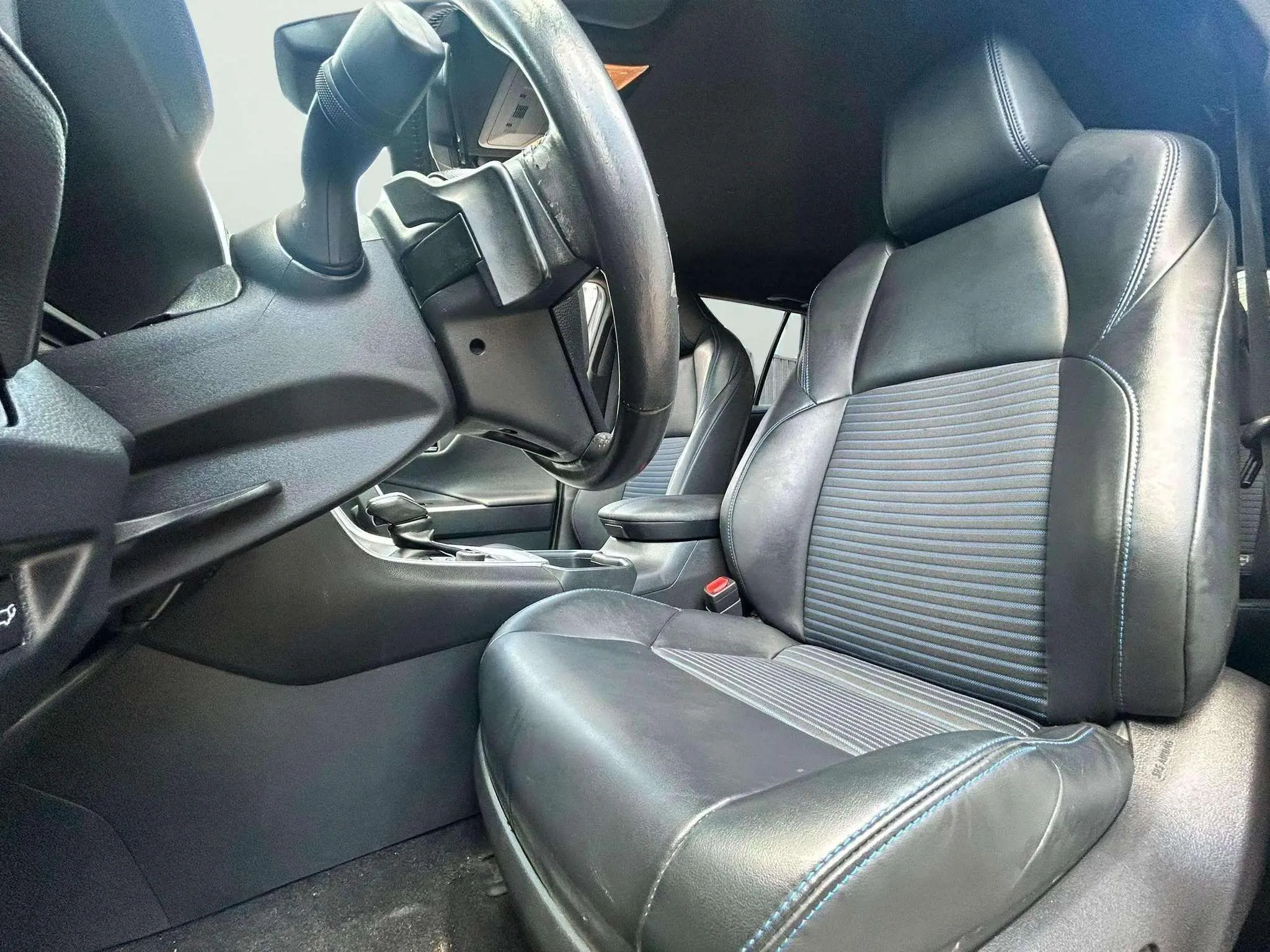 Toyota RAV4 2.5l 220H Feel! - foto 22