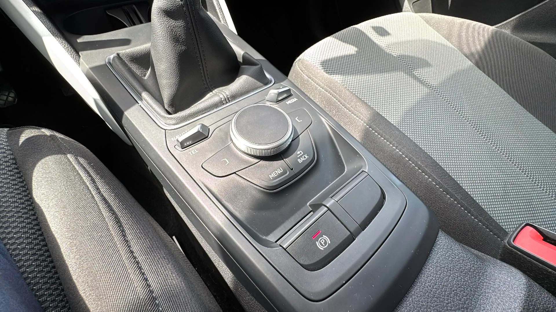 Audi Q2 Advanced 30 TFSI - foto 24