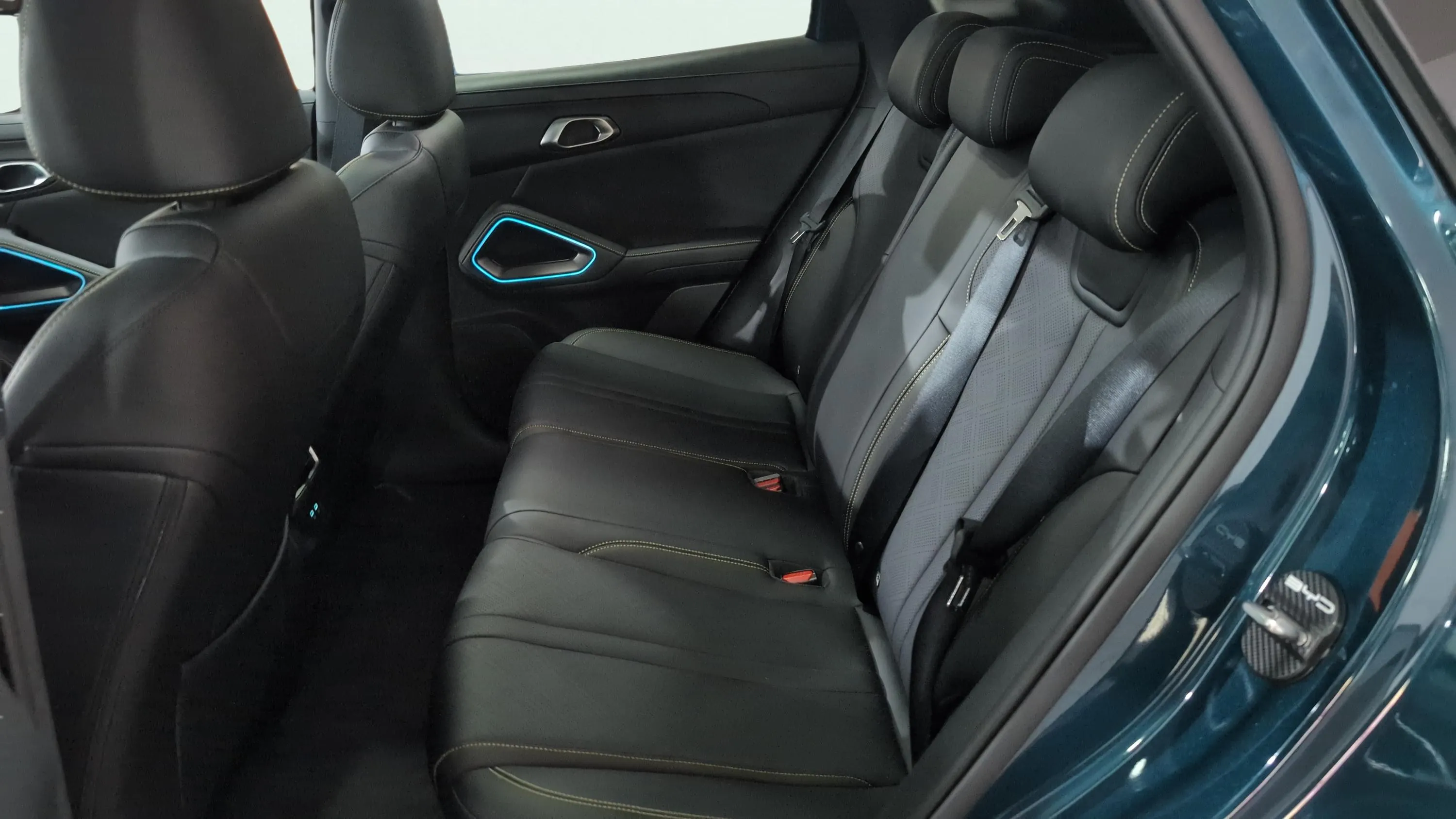 BYD Atto 2 DM-i Boost - foto 14