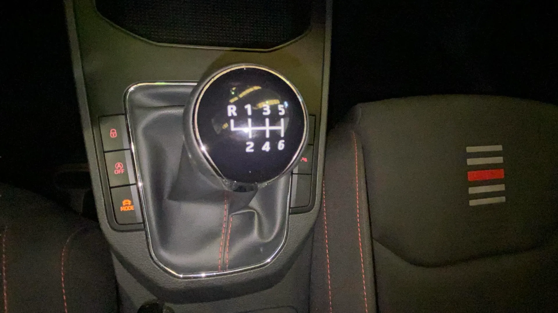 SEAT Ibiza 1.0 TSI FR - foto 32