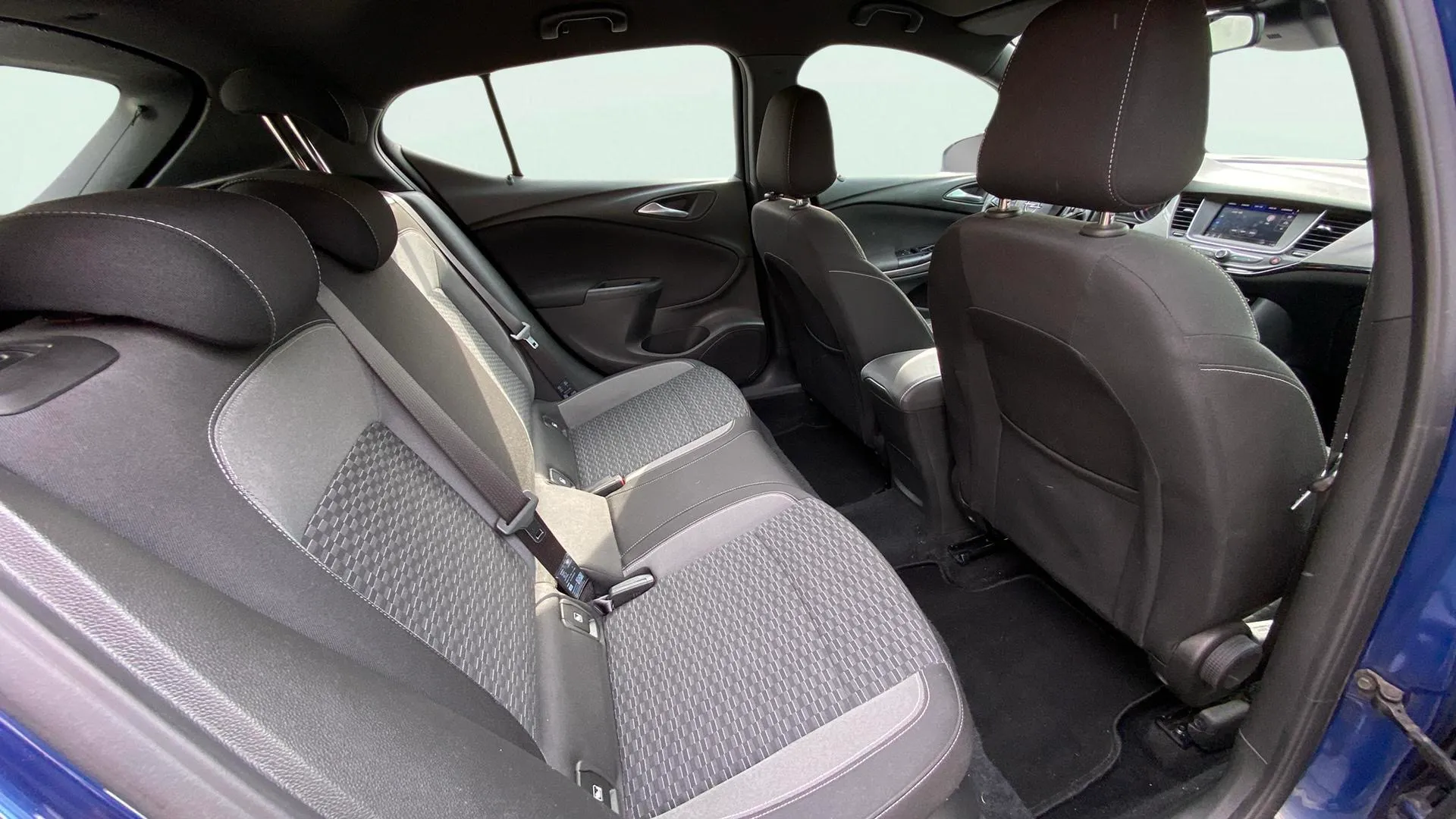 Opel Astra 1.2T SHT Business Elegance - foto 14