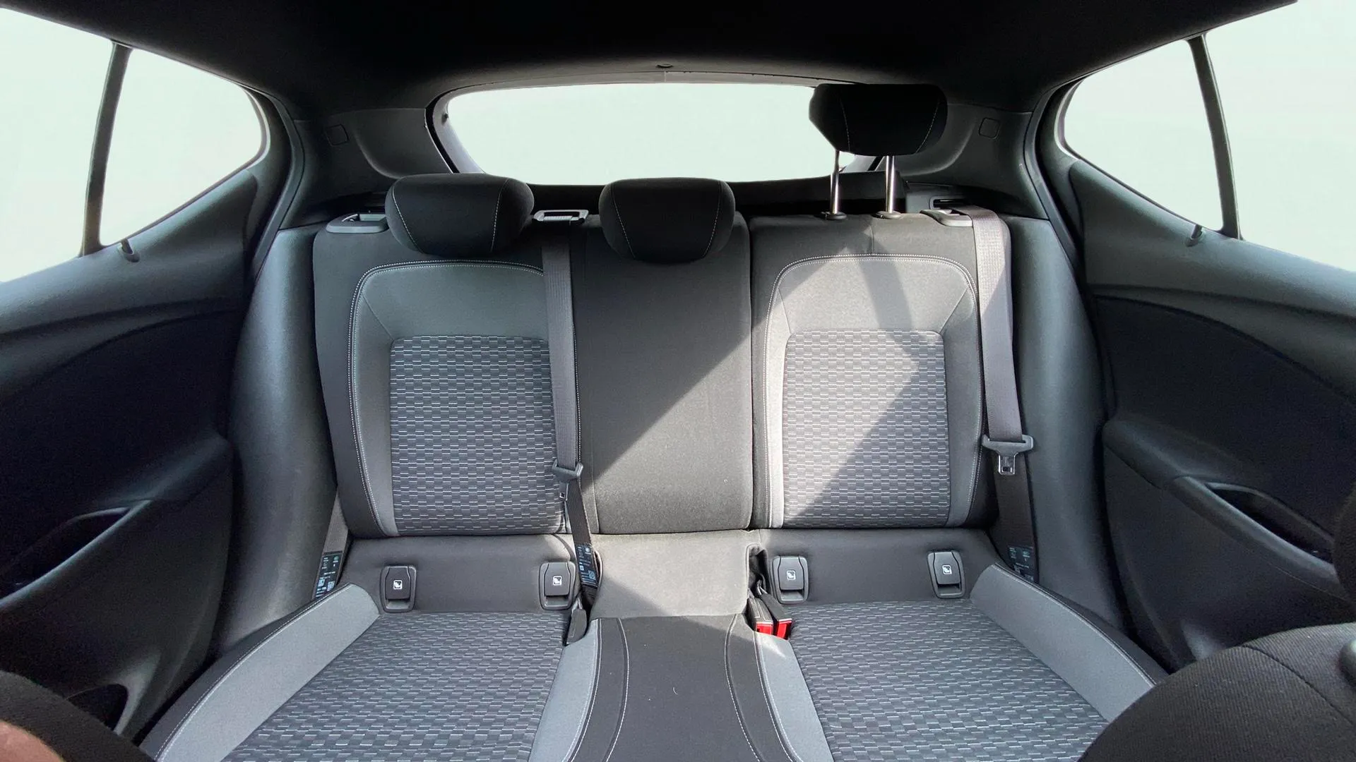 Opel Astra 1.2T SHT Business Elegance - foto 15