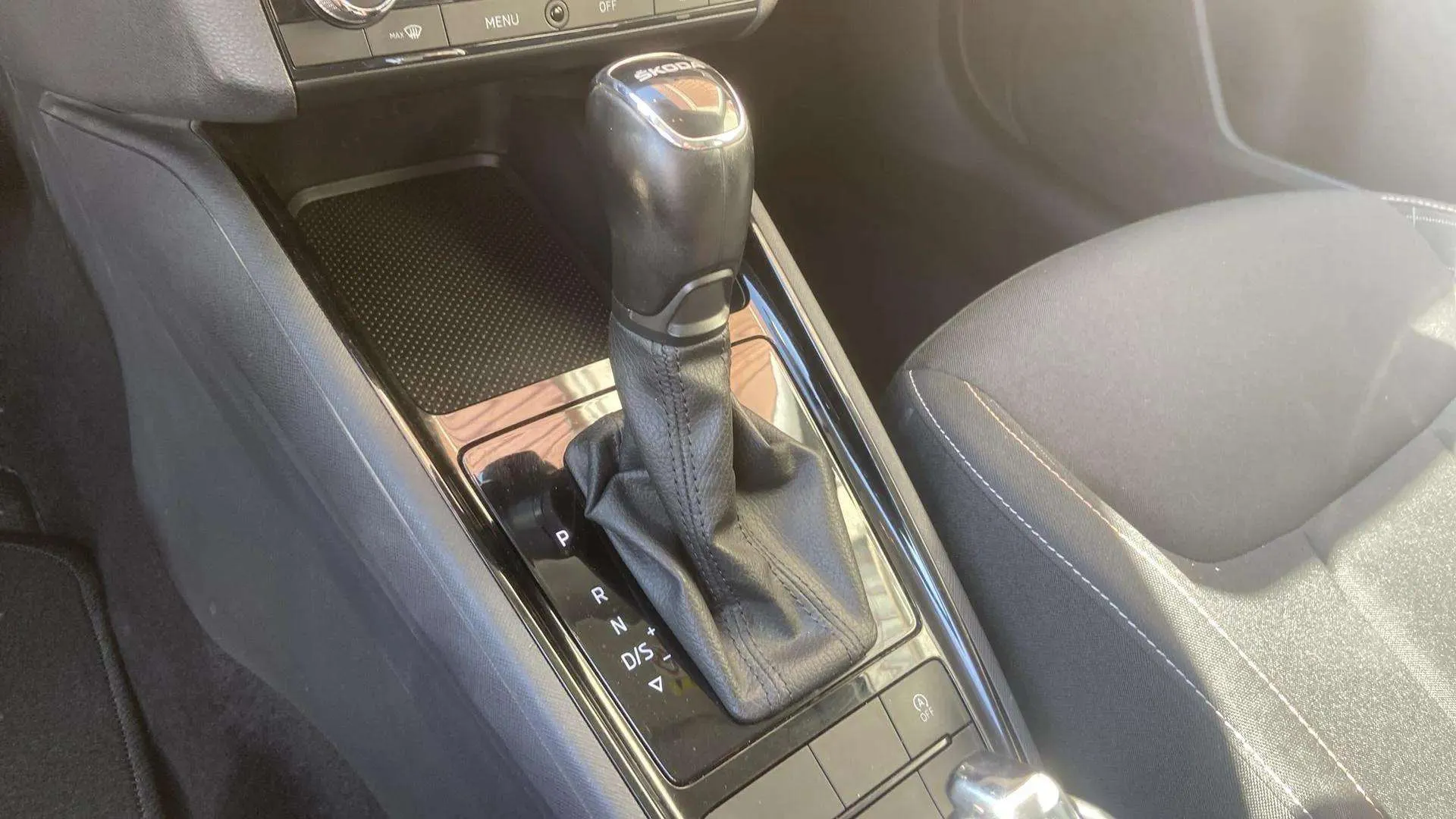 Škoda Kamiq 1.0 TSI DSG Ambition - foto 18