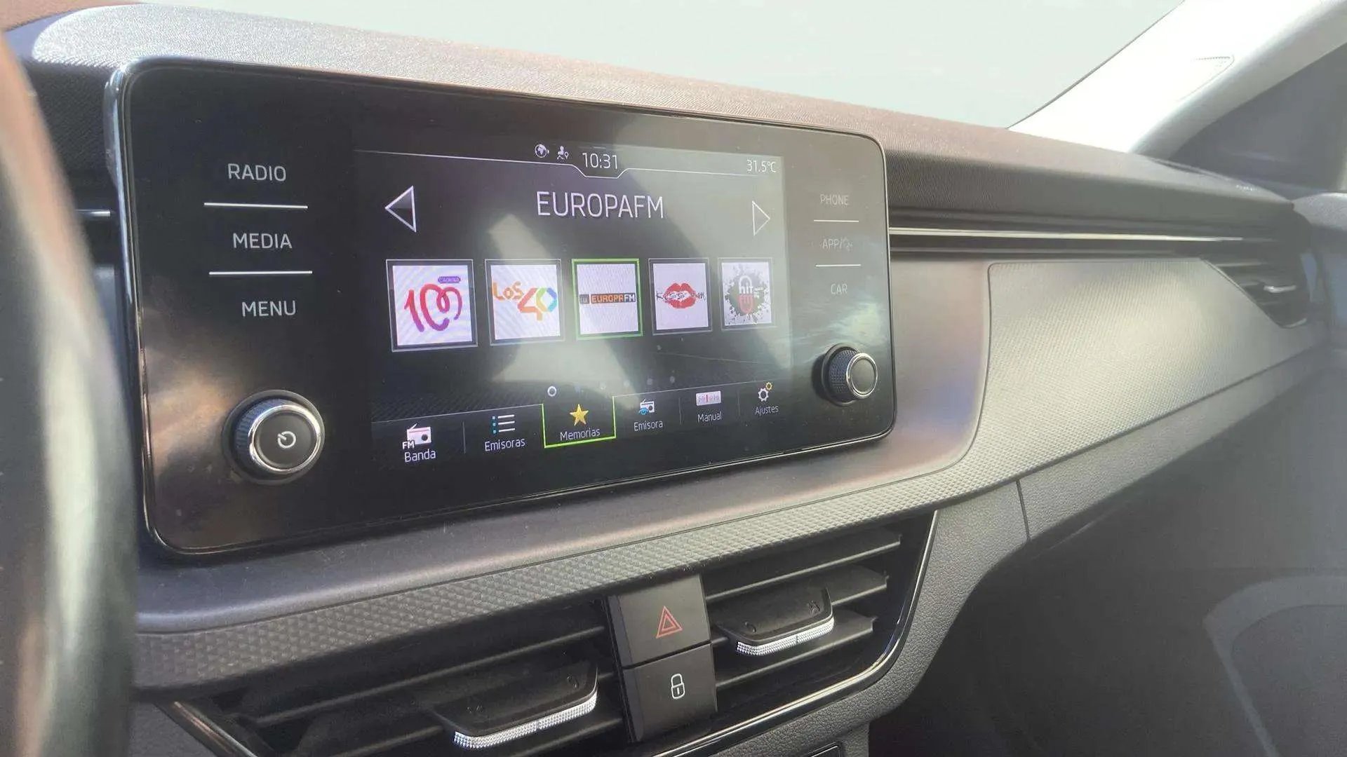 Škoda Kamiq 1.0 TSI DSG Ambition - foto 17