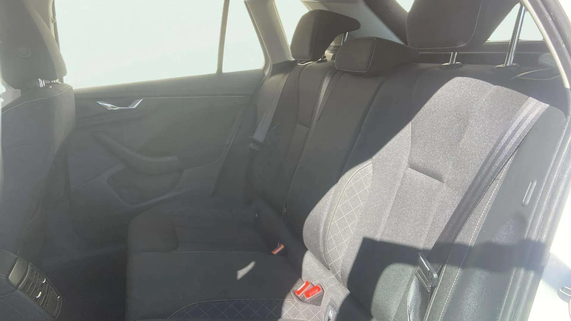 Škoda Kamiq 1.0 TSI DSG Ambition - foto 21