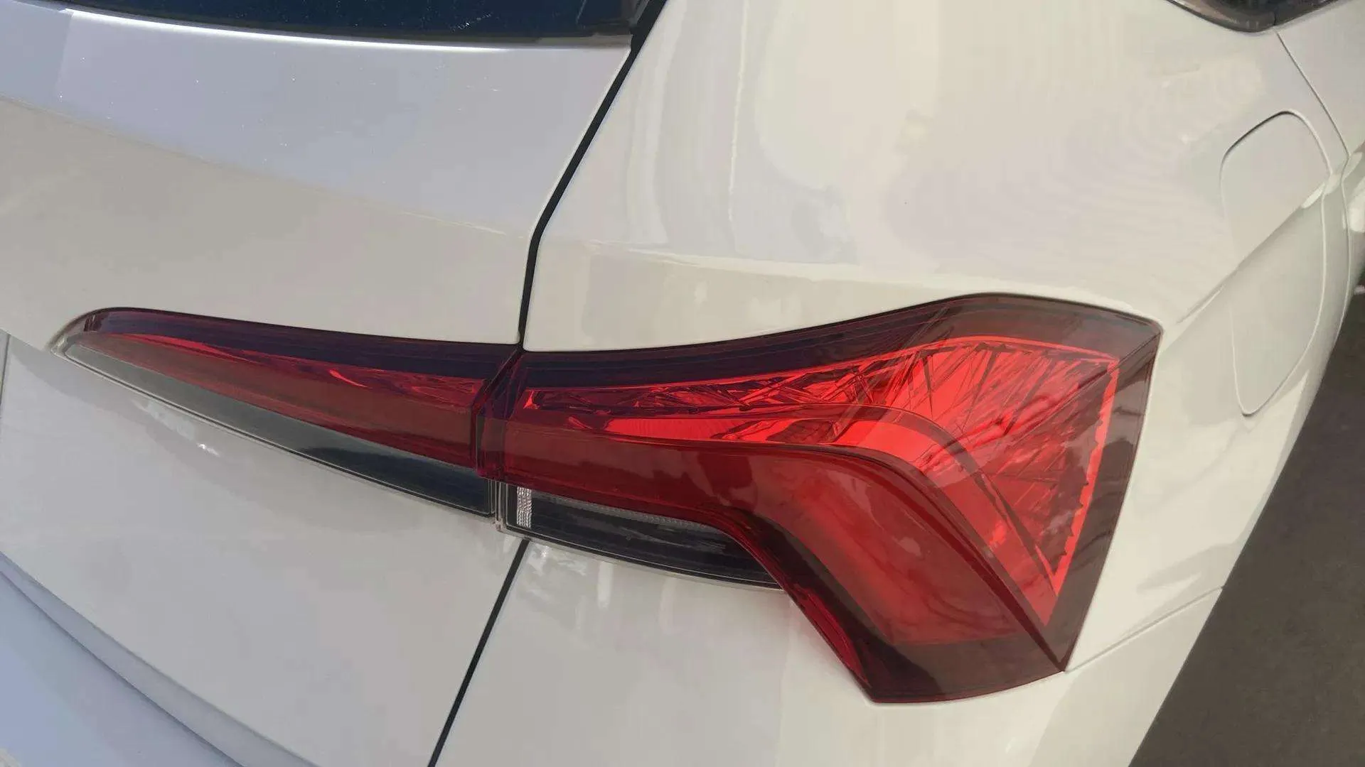 Škoda Kamiq 1.0 TSI DSG Ambition - foto 10