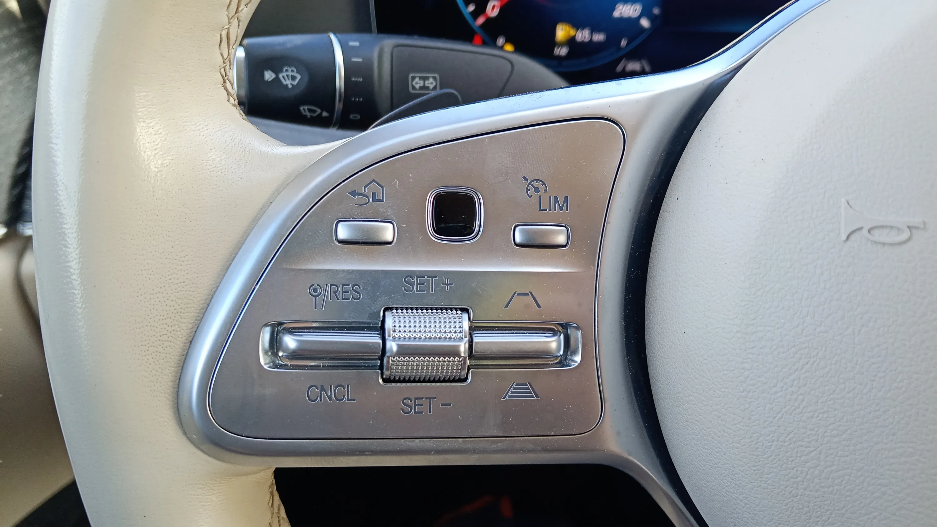 Mercedes-Benz CLS 350 - foto 22