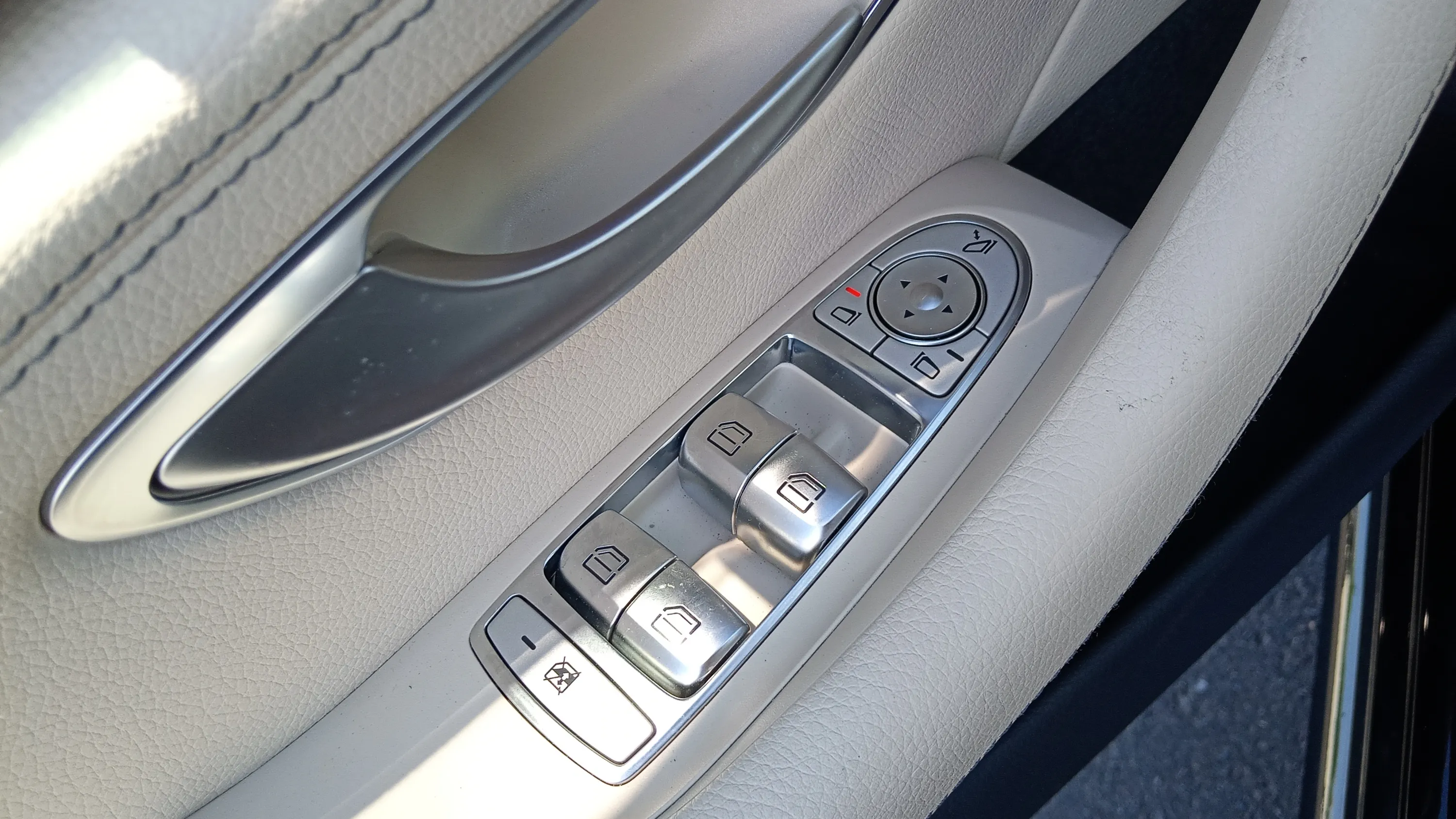 Mercedes-Benz CLS 350 - foto 19
