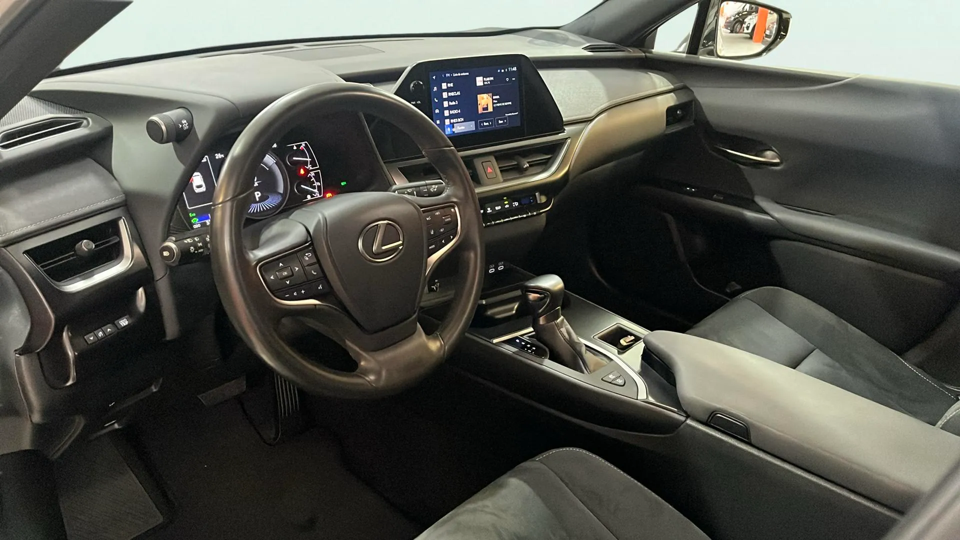 Lexus UX 2.0 250h Business - foto 9