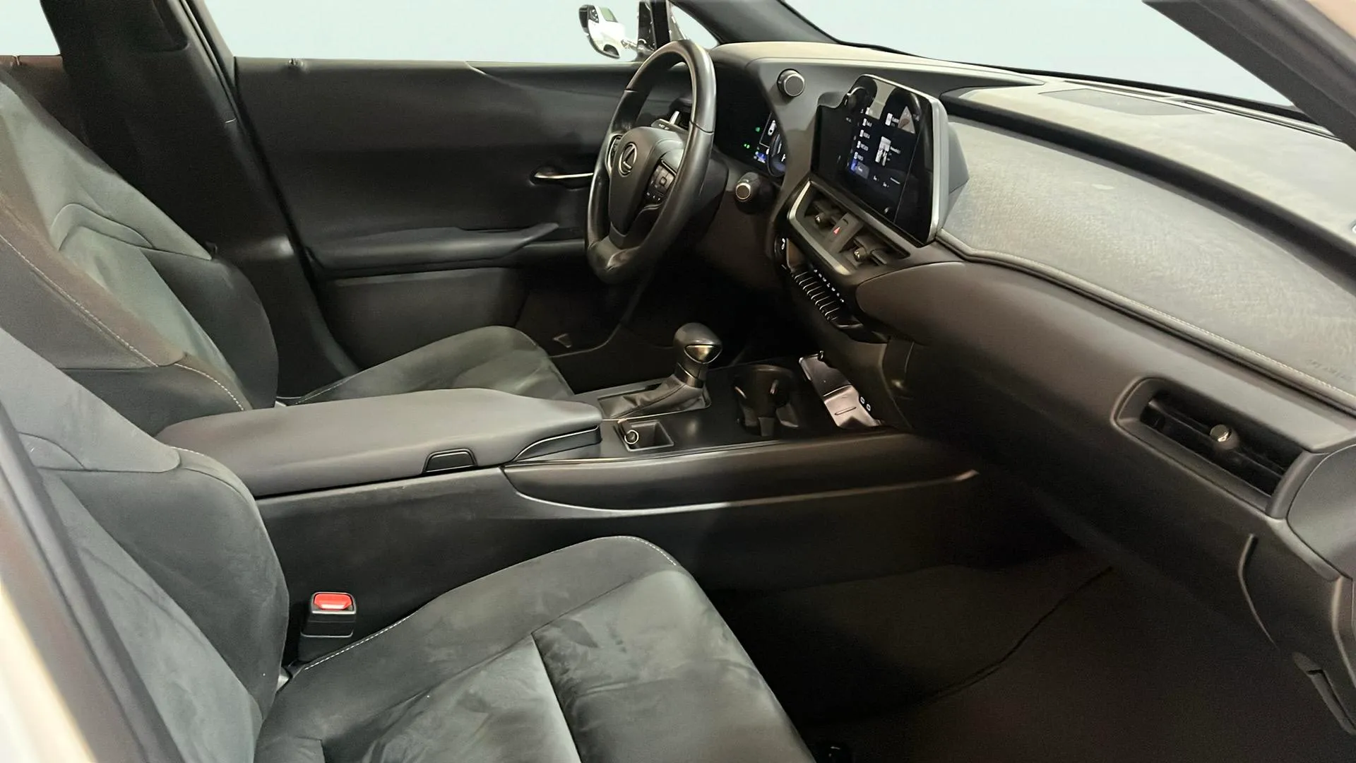 Lexus UX 2.0 250h Business - foto 17