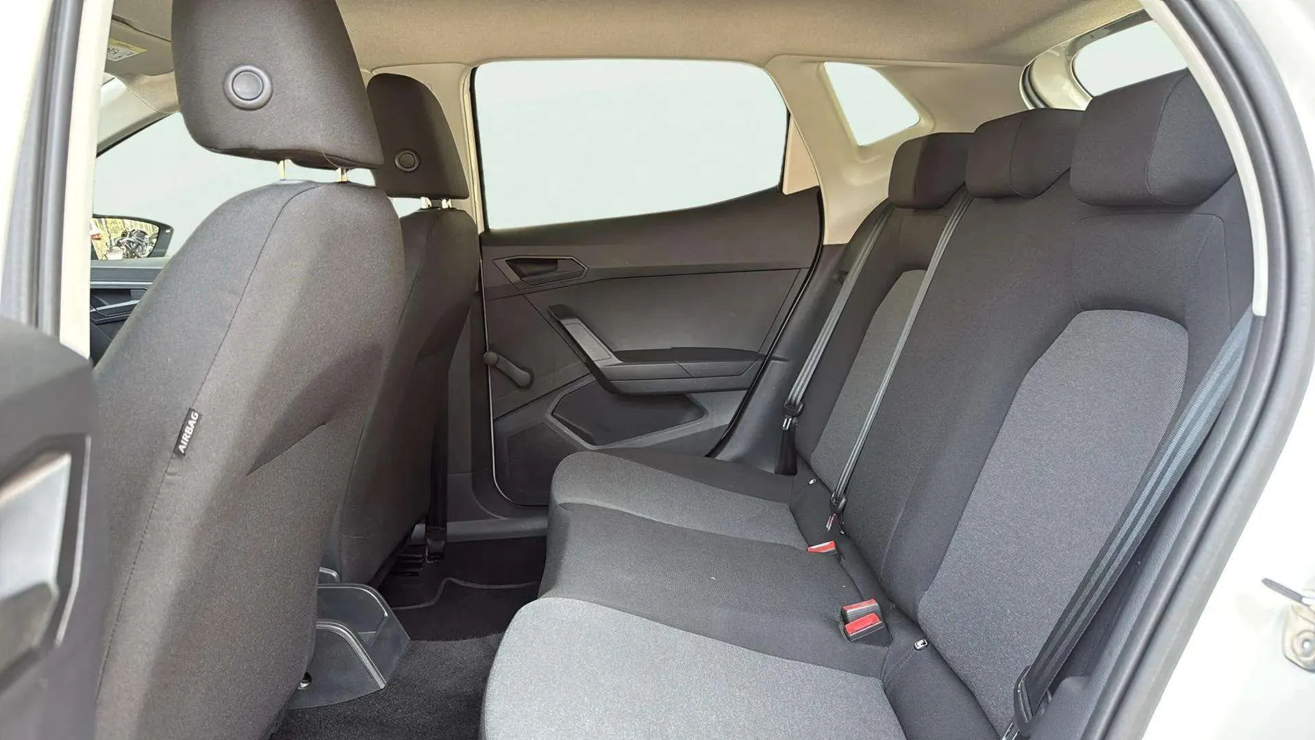 SEAT Ibiza 1.6 TDI Reference - foto 13