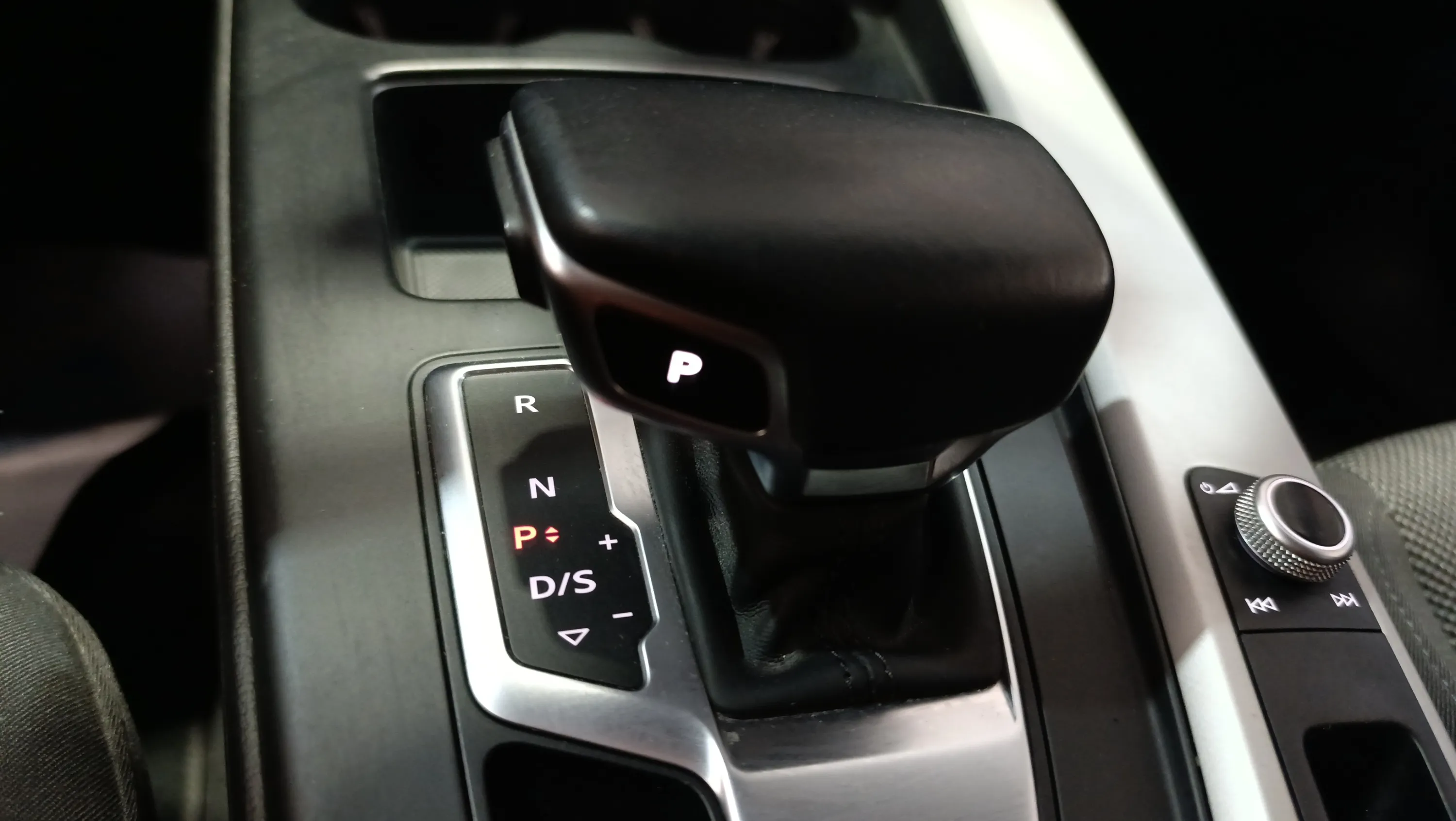 Audi A4 Advanced 30 TDI S tronic - foto 30