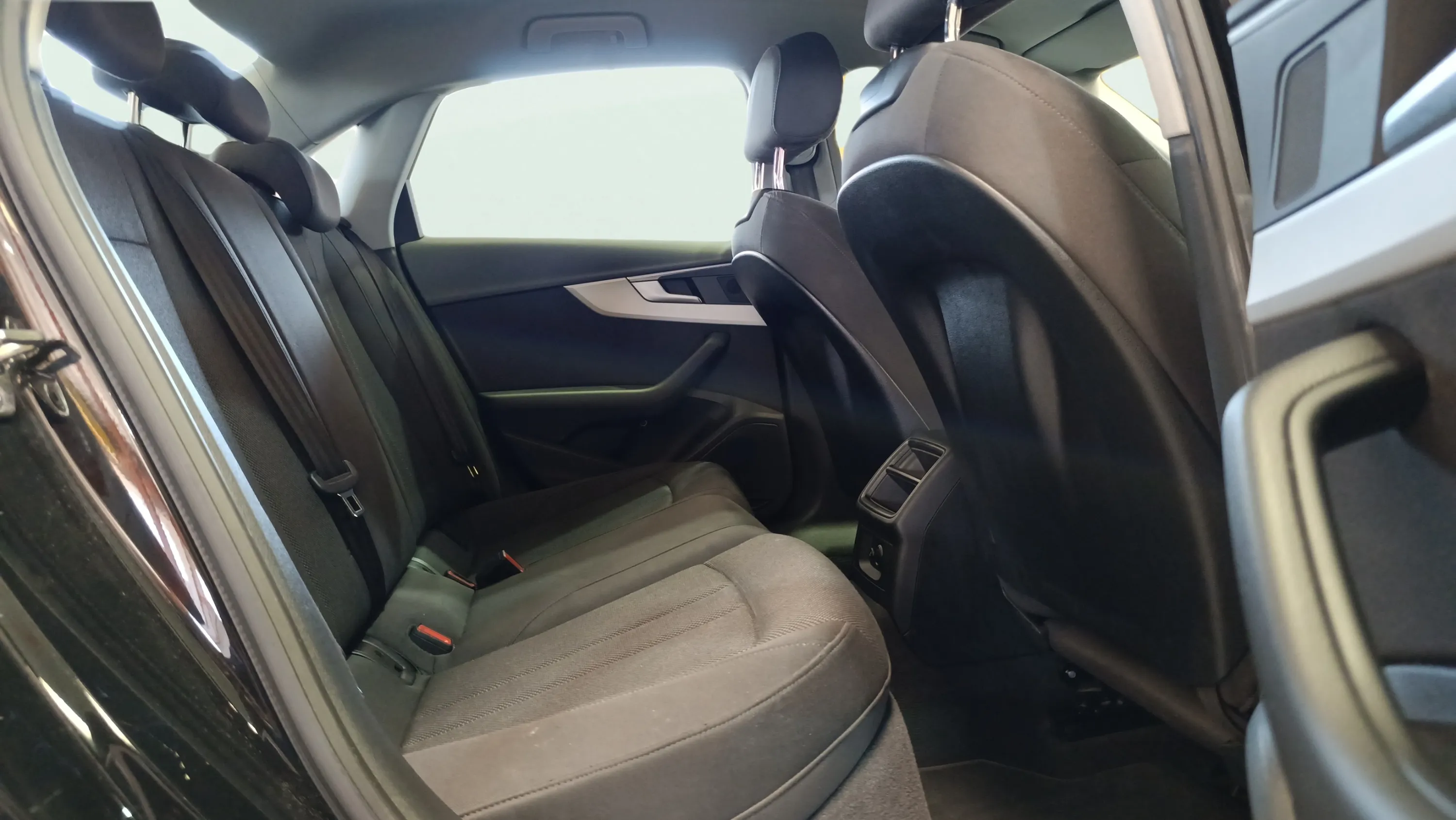 Audi A4 Advanced 30 TDI S tronic - foto 37