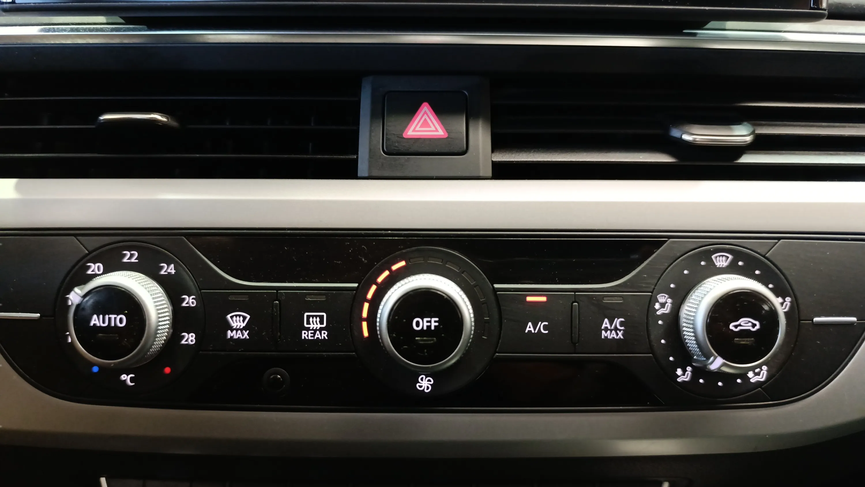 Audi A4 Advanced 30 TDI S tronic - foto 26