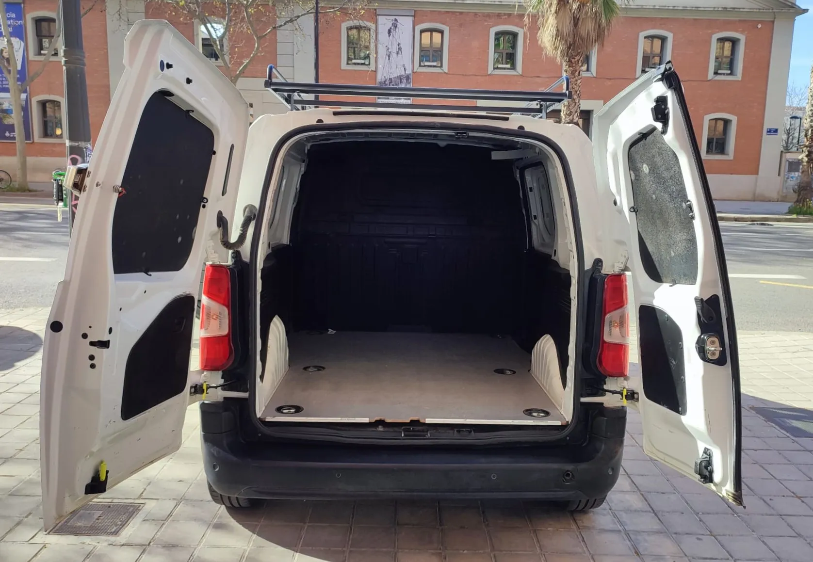 Peugeot Partner Pro Standard 600kg PureTech - foto 21