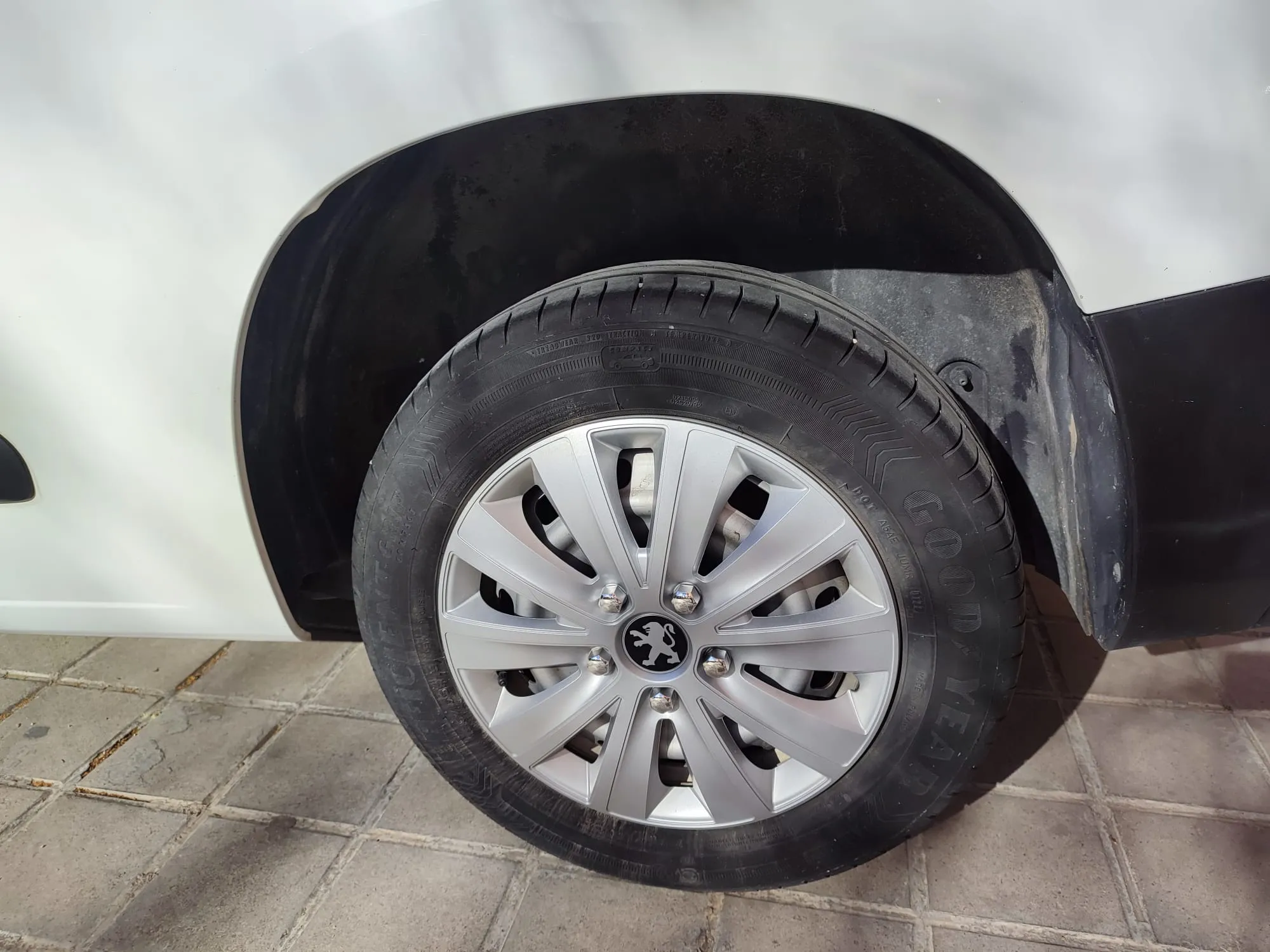 Peugeot Partner Pro Standard 600kg PureTech - foto 22